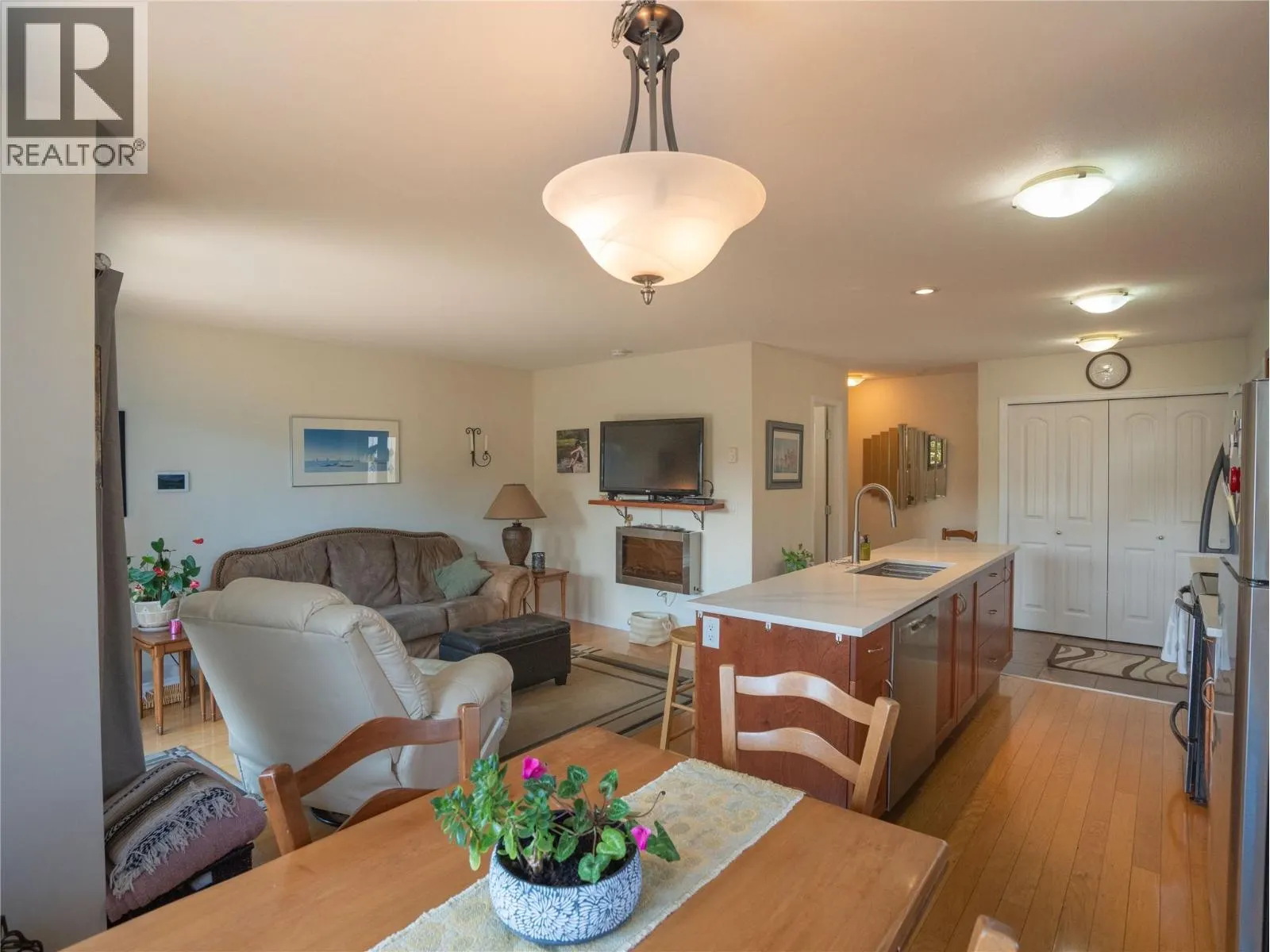 500 Westminster Avenue W Unit# 102