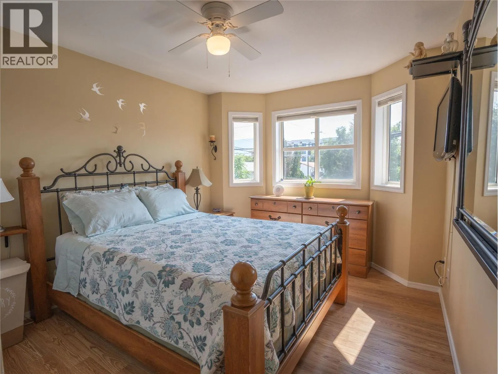 500 Westminster Avenue W Unit# 102