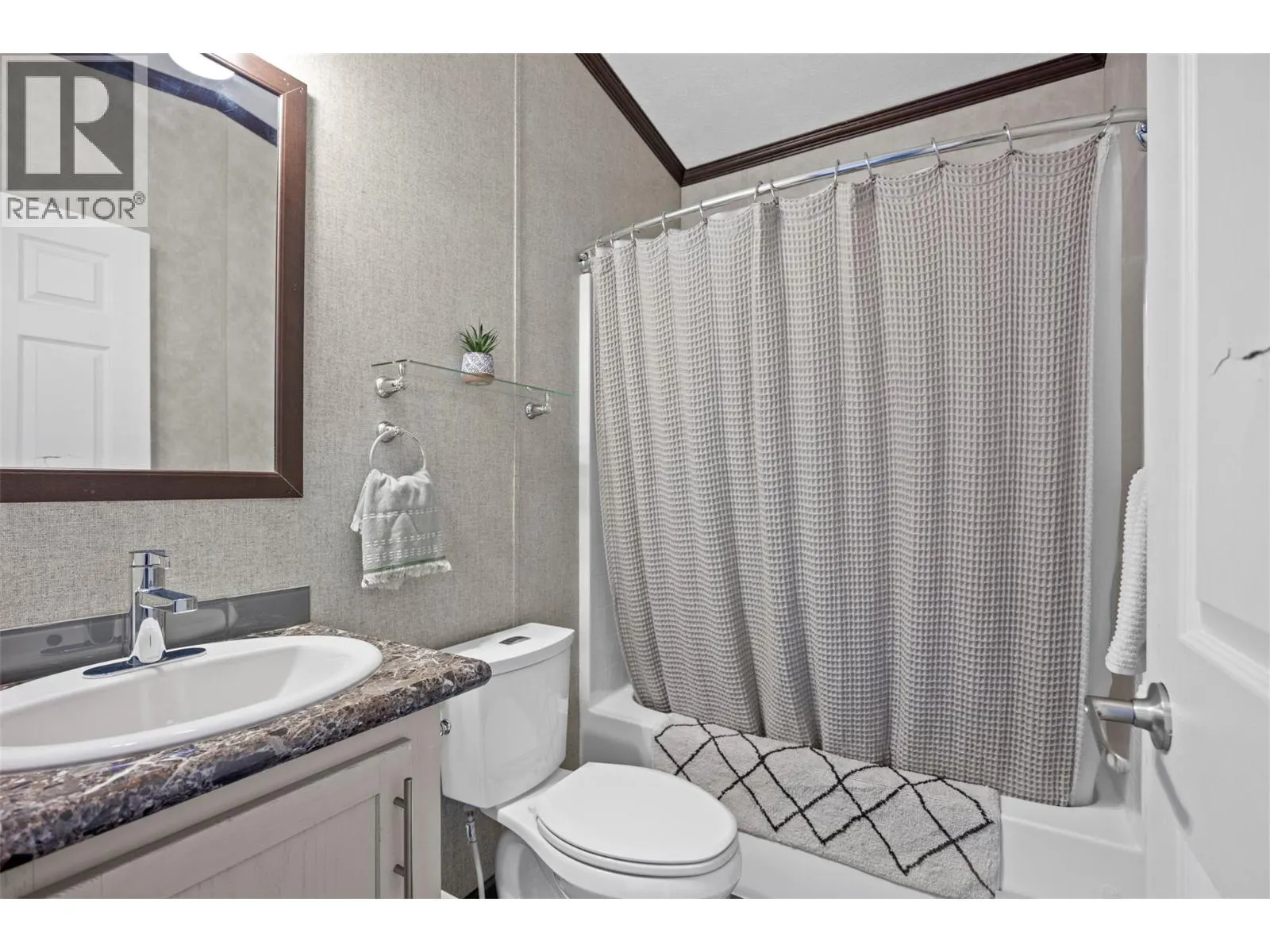 5005 River Road Unit# 103