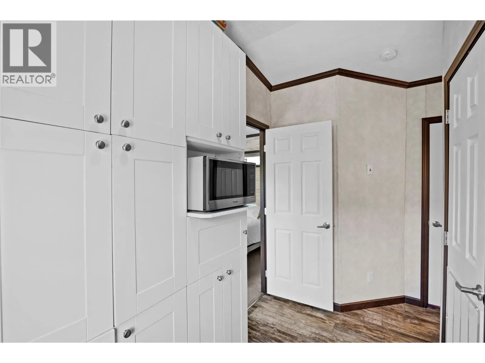 5005 River Road Unit# 103