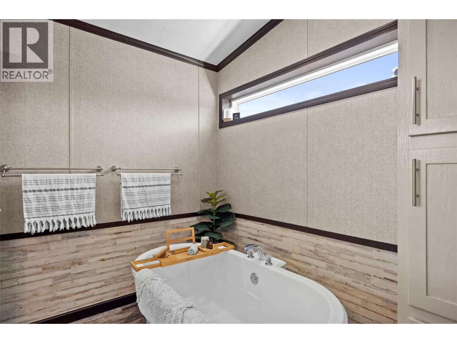5005 River Road Unit# 103