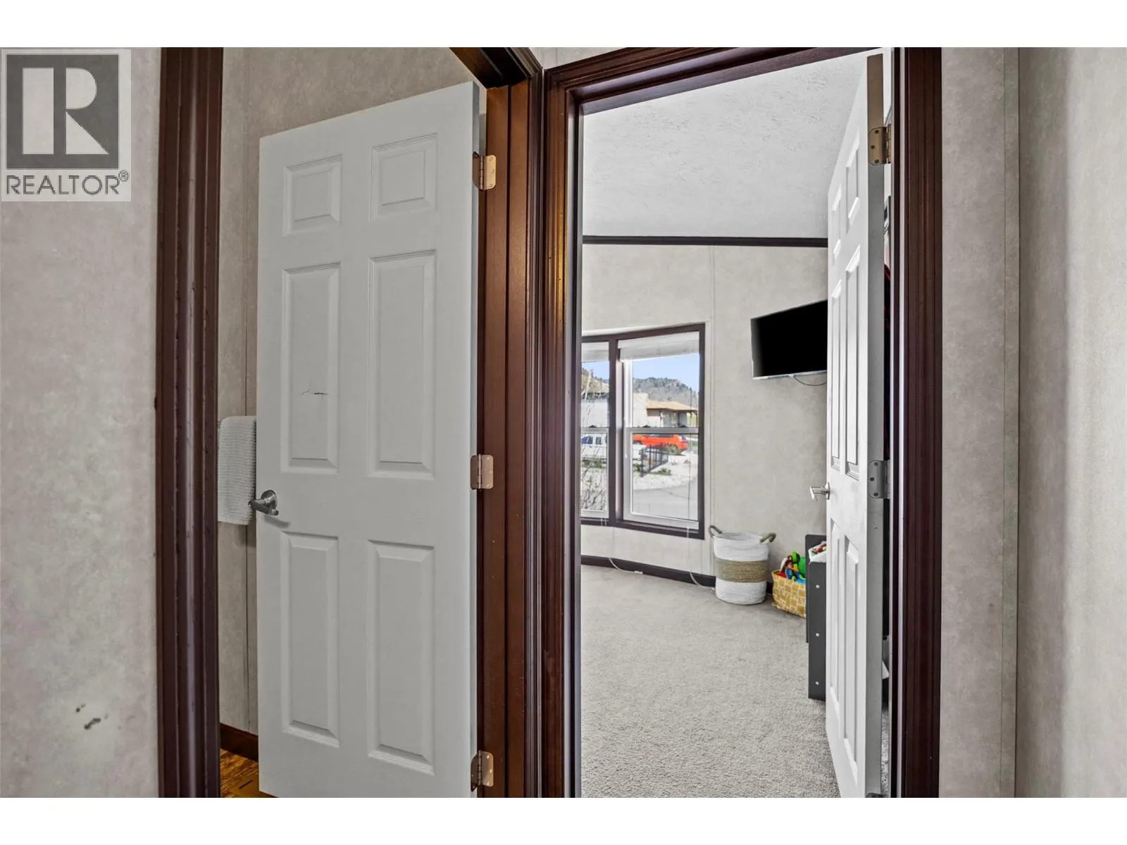 5005 River Road Unit# 103