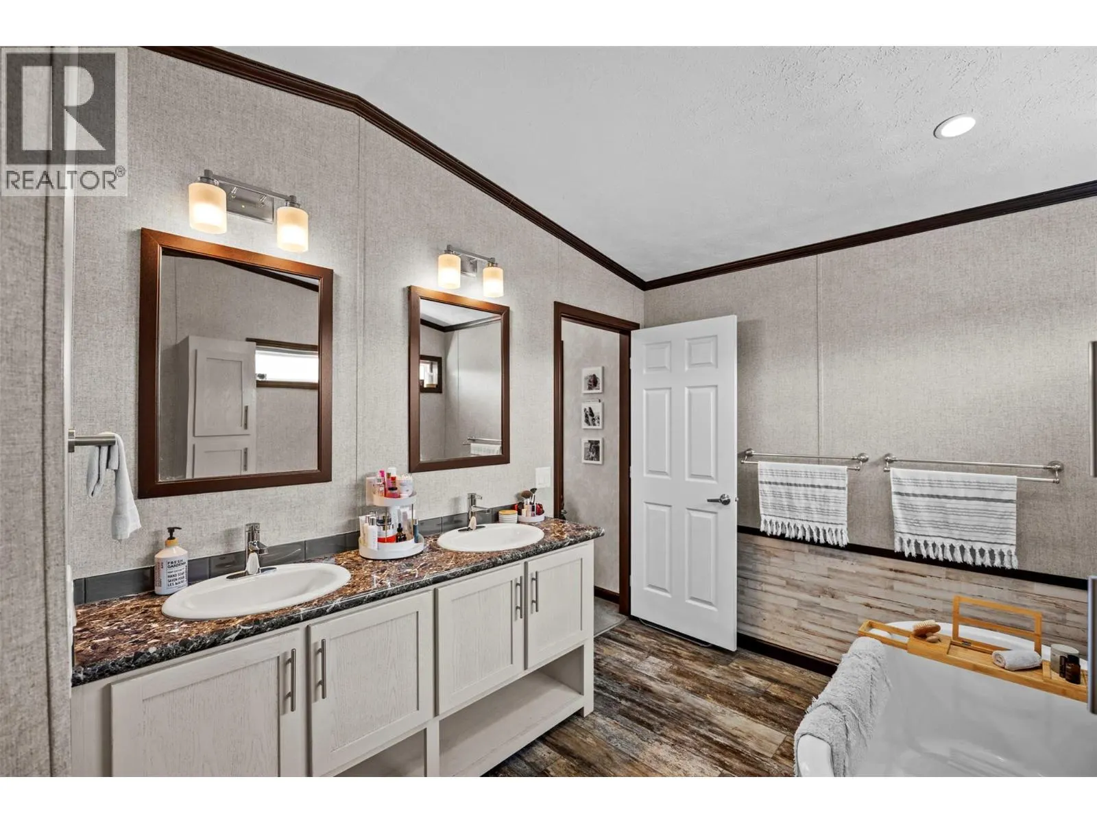 5005 River Road Unit# 103