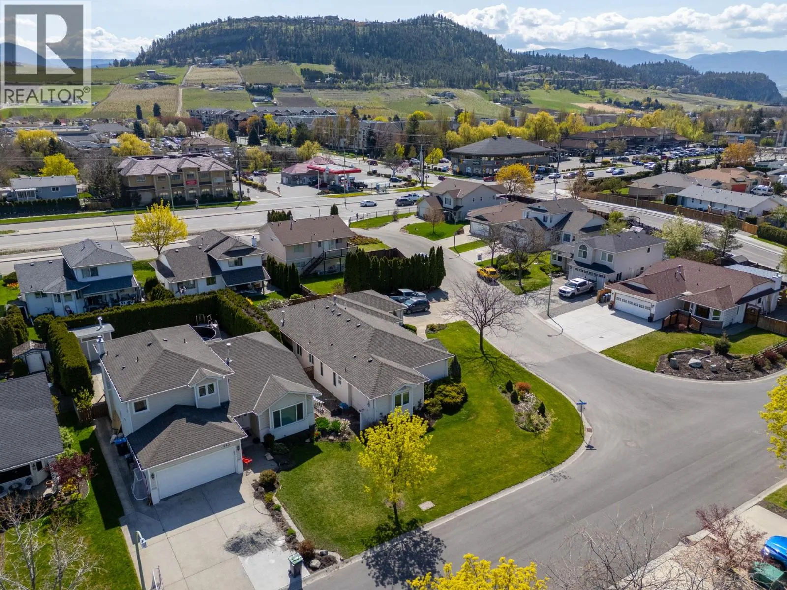 390 McTavish Crescent