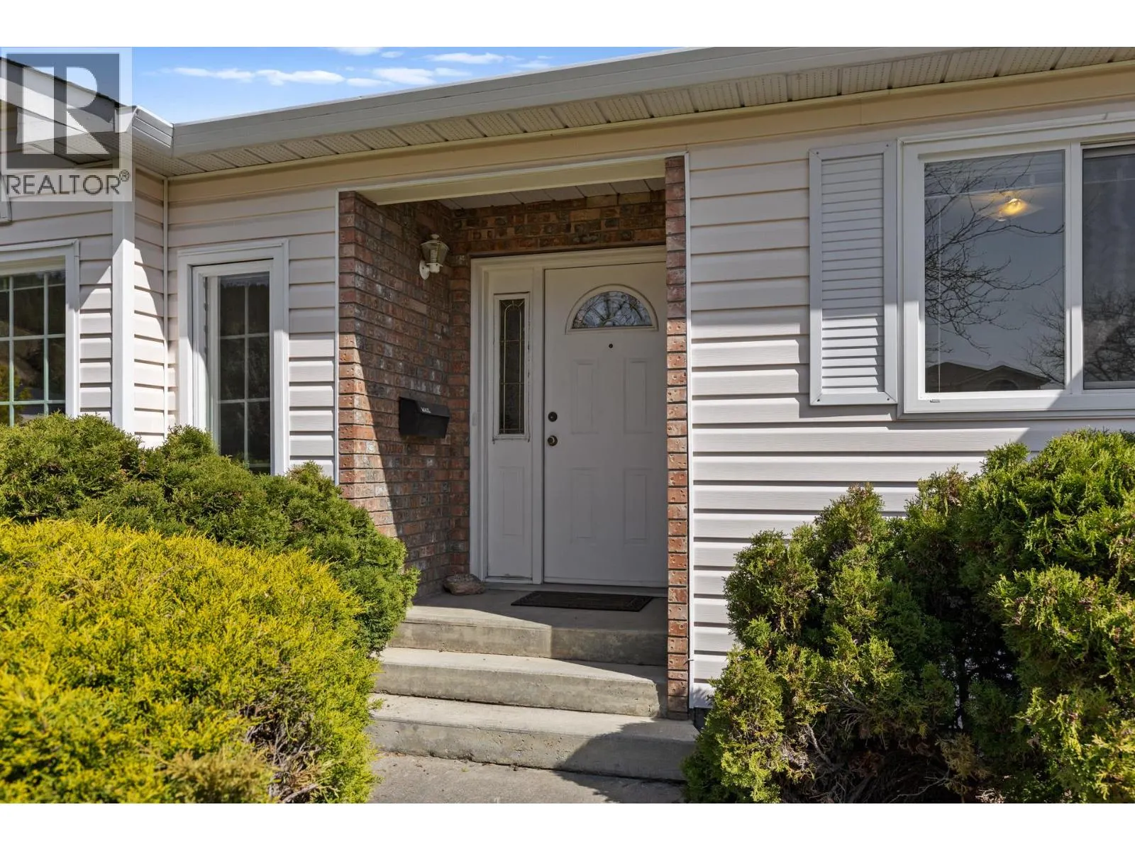 390 McTavish Crescent