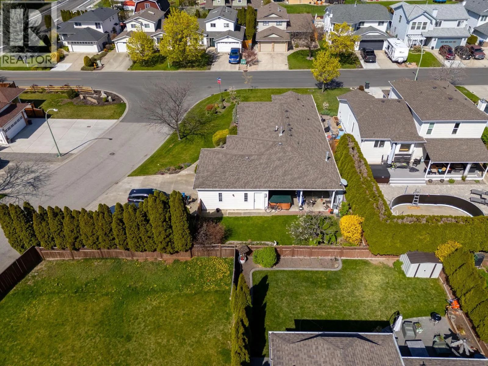 390 McTavish Crescent