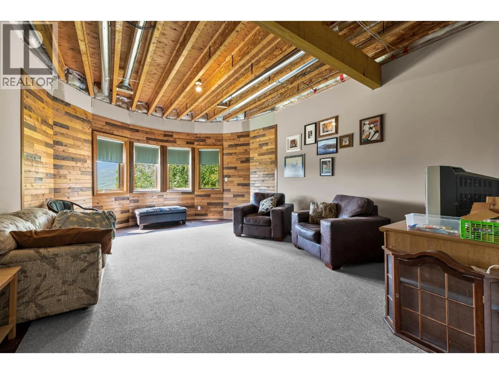 1249 CLEARWATER VALLEY Road