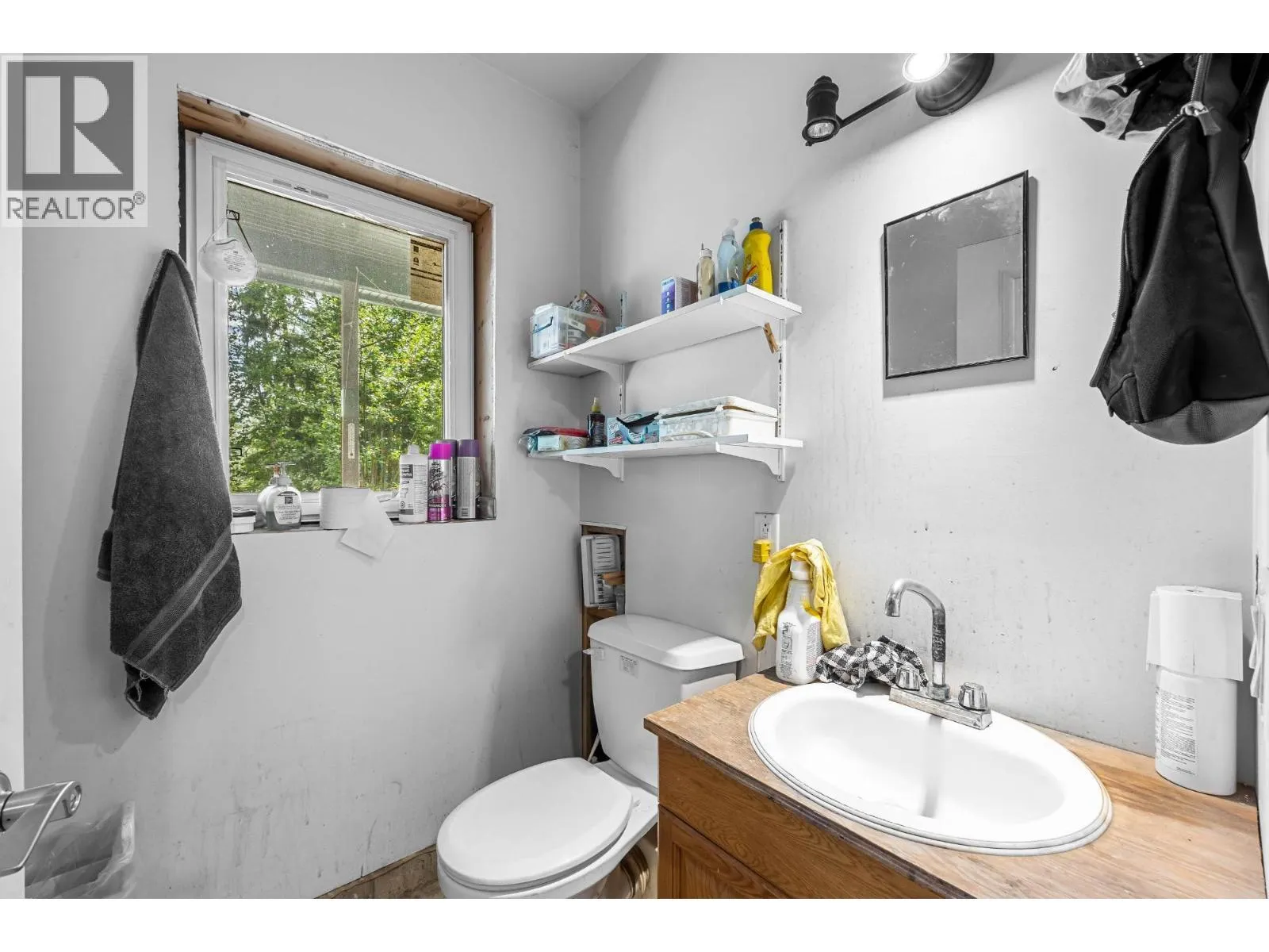 1249 CLEARWATER VALLEY Road