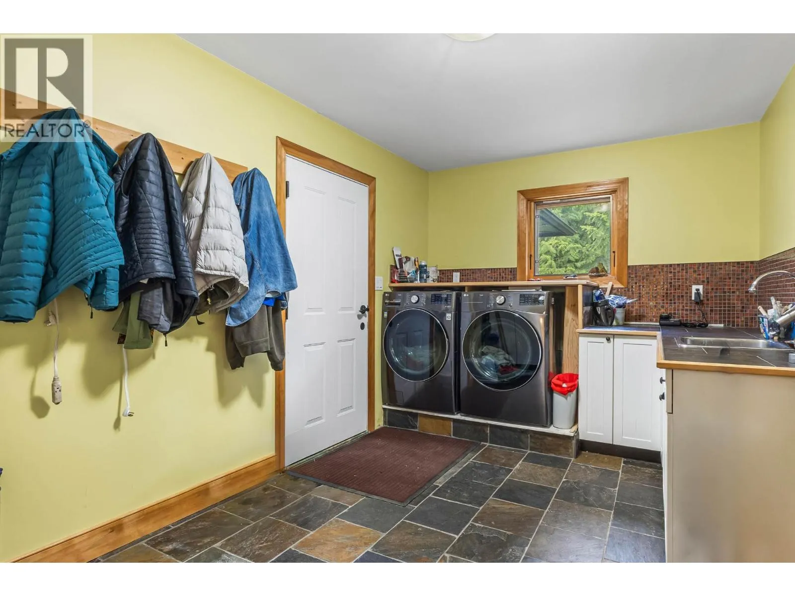 1249 CLEARWATER VALLEY Road