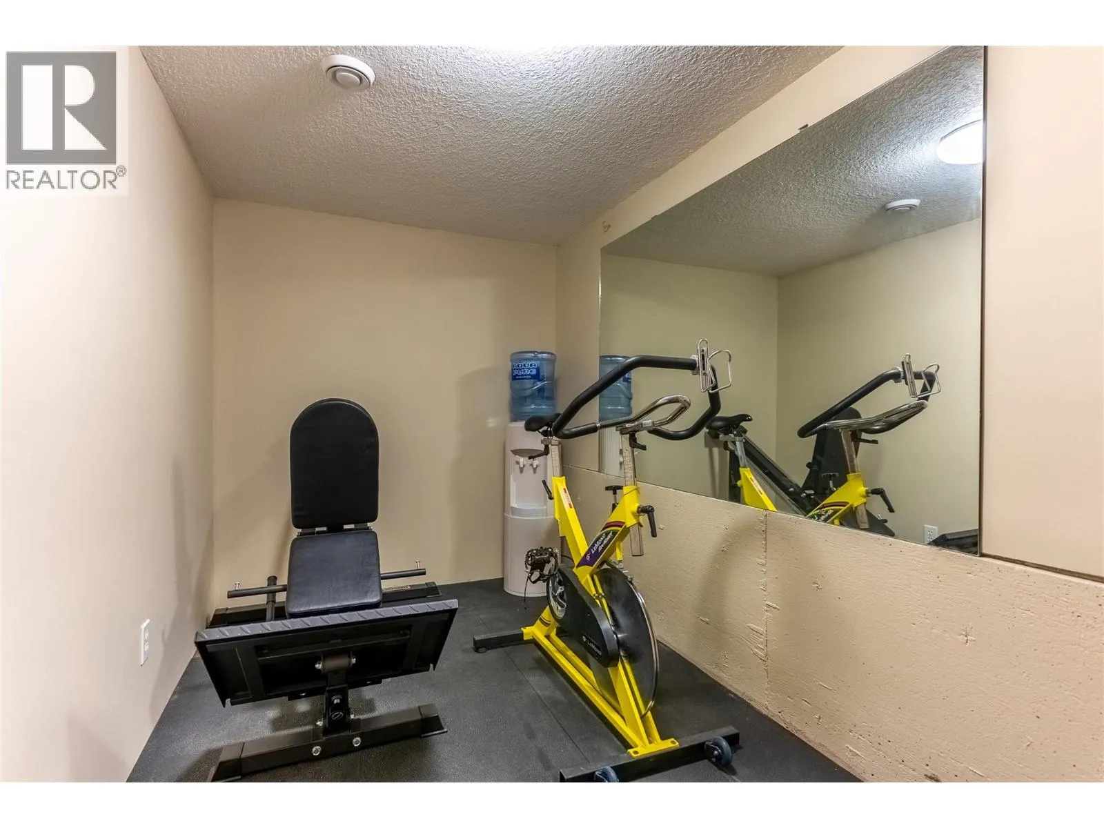 411 ABERDEEN Drive Unit# 18