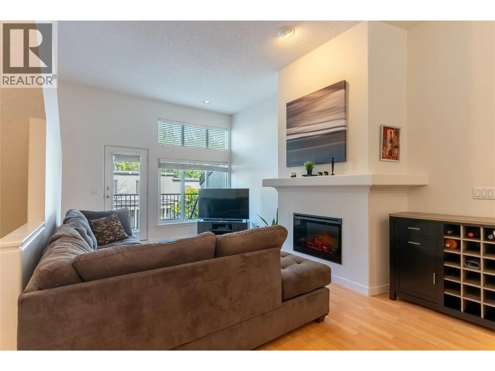 411 ABERDEEN Drive Unit# 18