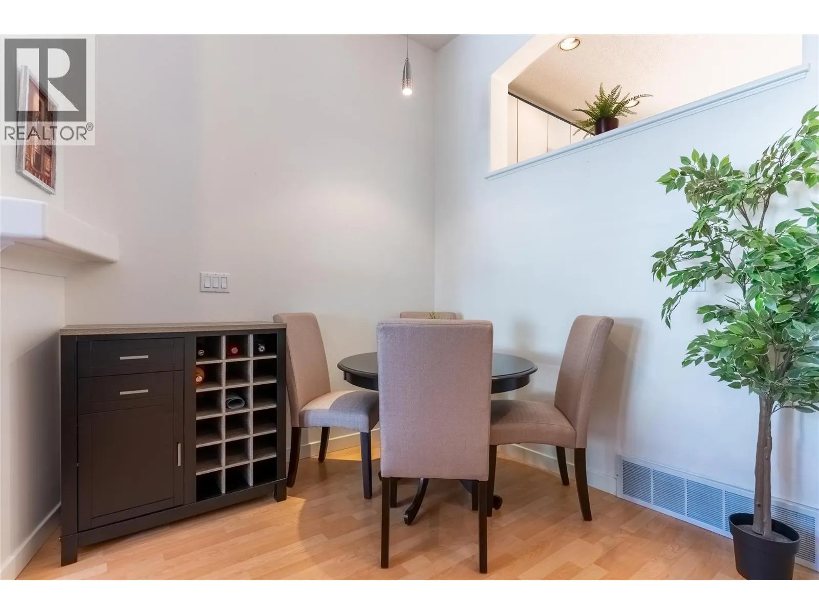 411 ABERDEEN Drive Unit# 18