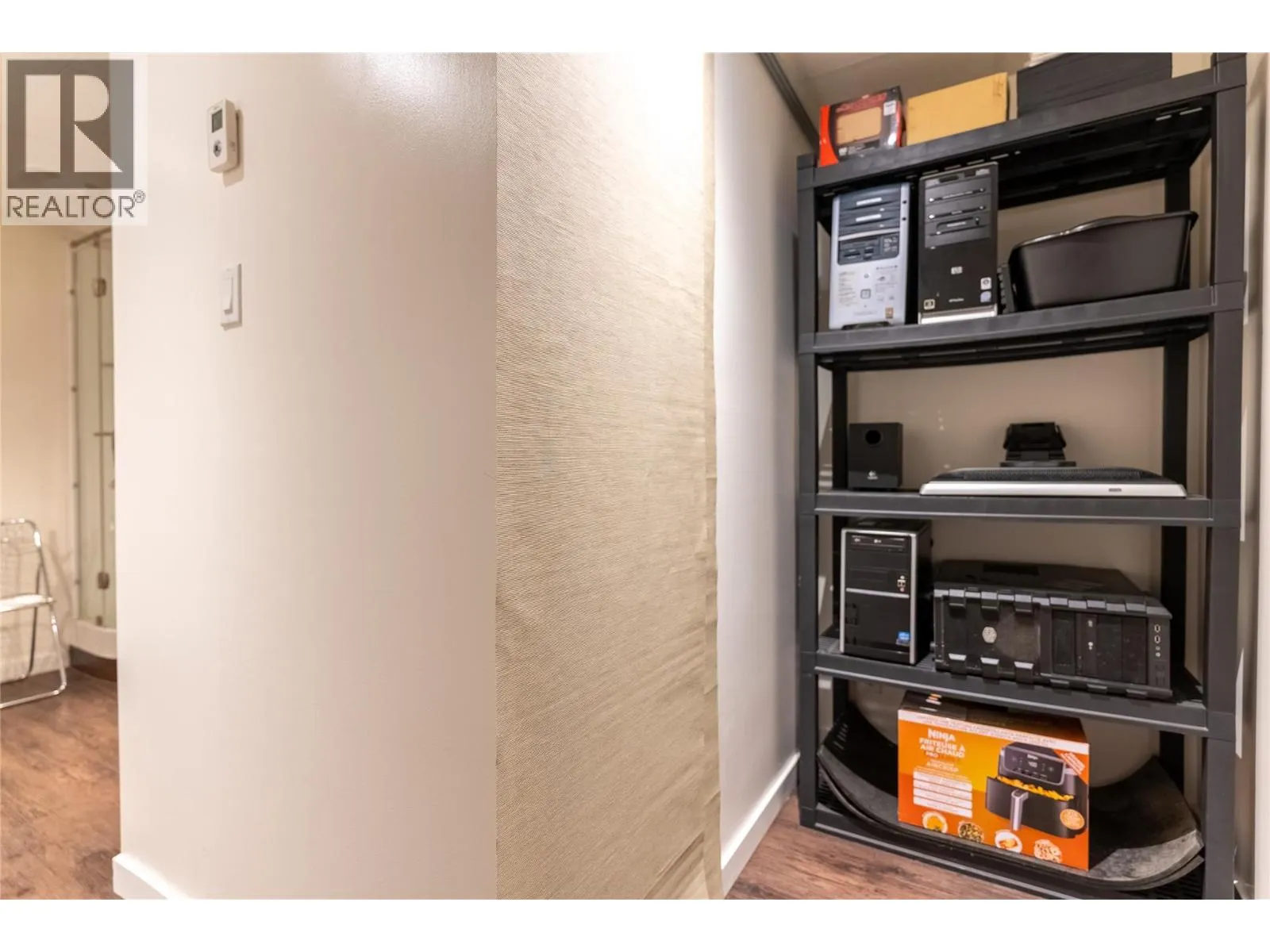 411 ABERDEEN Drive Unit# 18