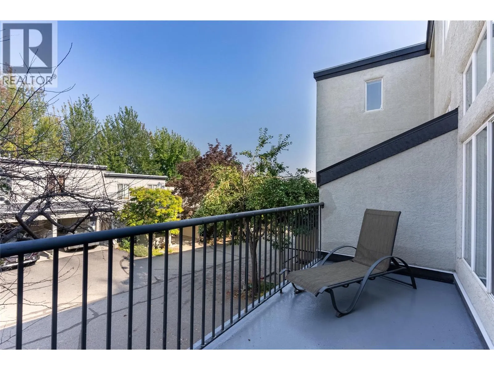 411 ABERDEEN Drive Unit# 18