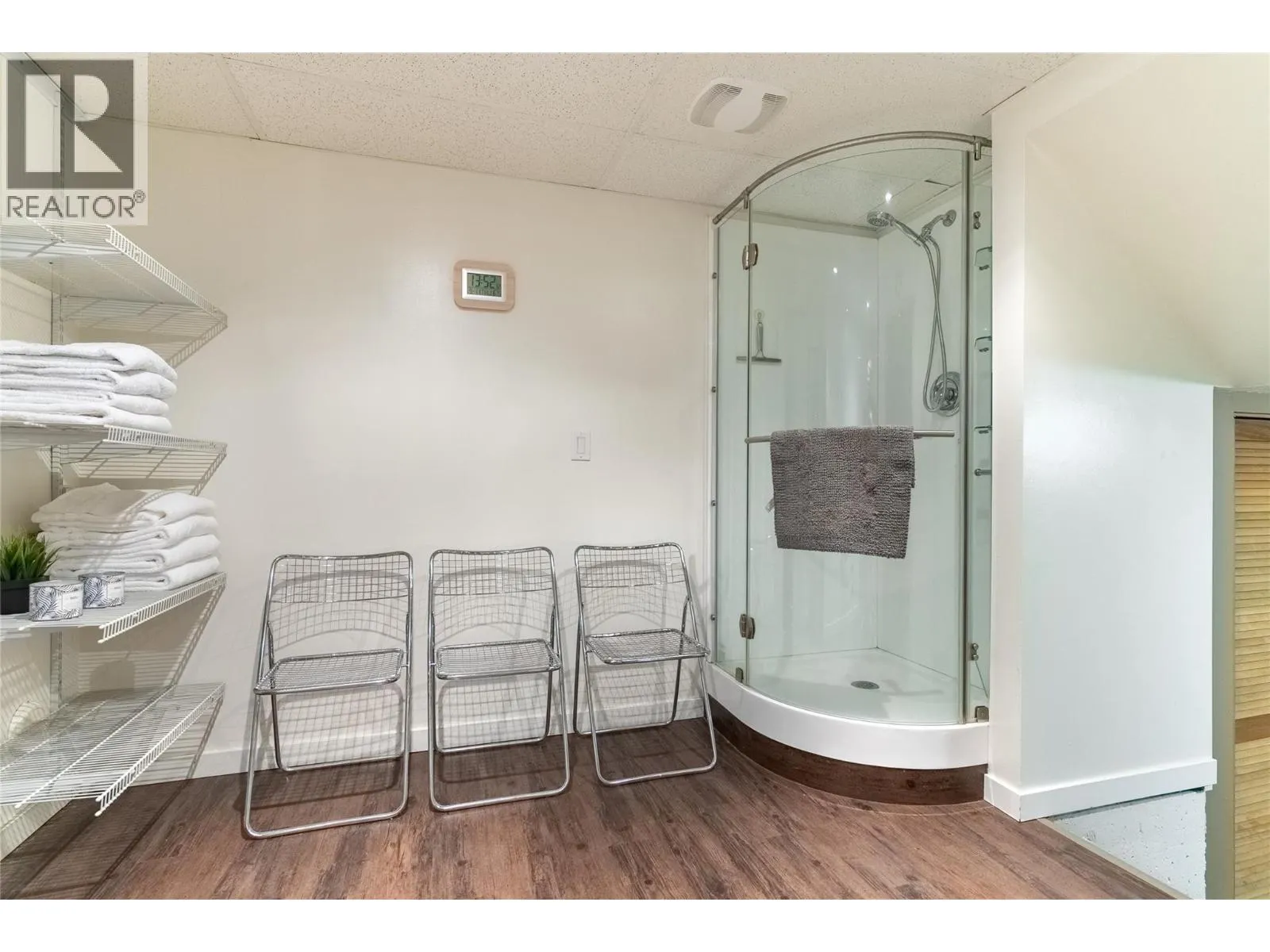 411 ABERDEEN Drive Unit# 18