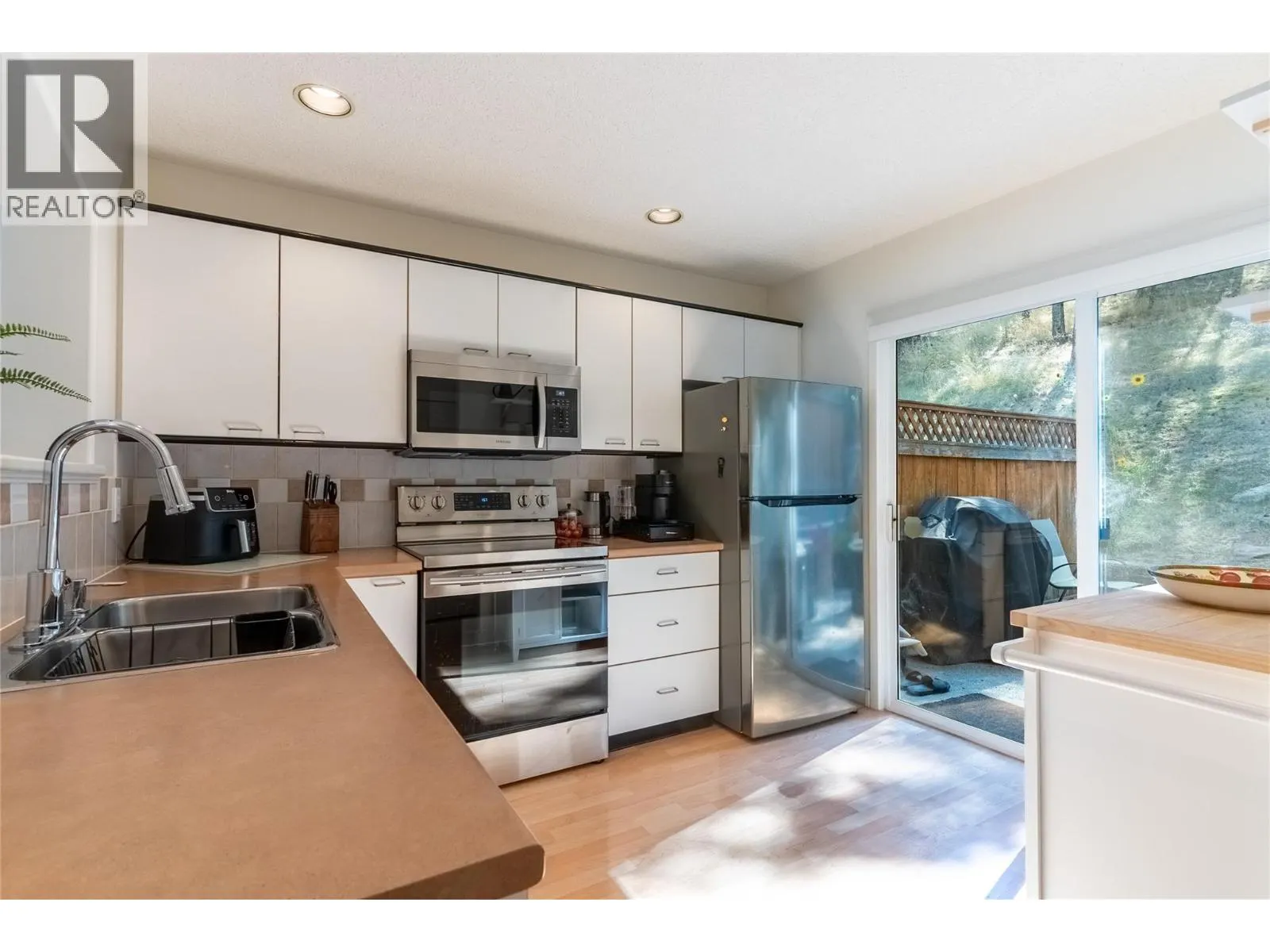 411 ABERDEEN Drive Unit# 18