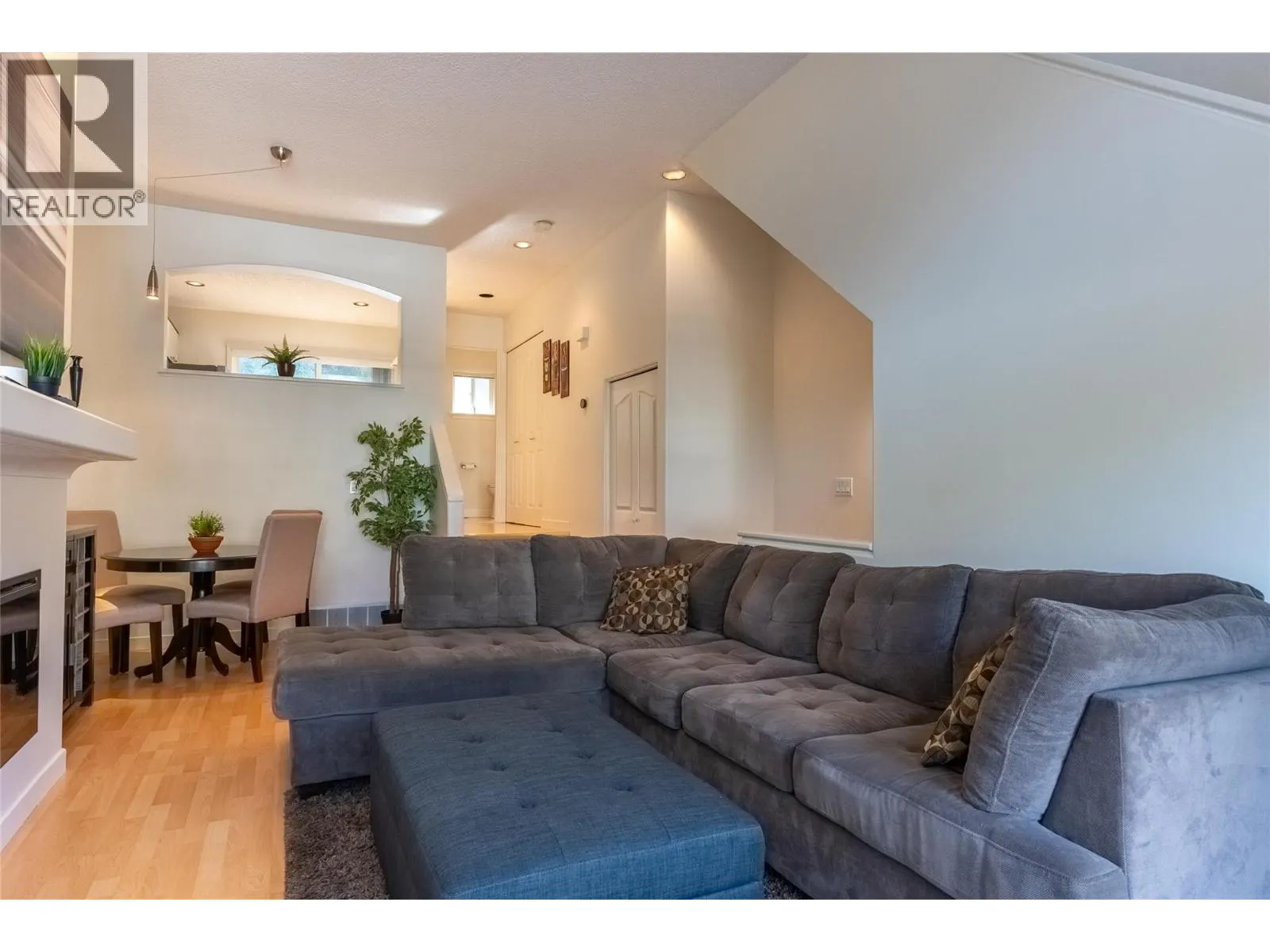 411 ABERDEEN Drive Unit# 18