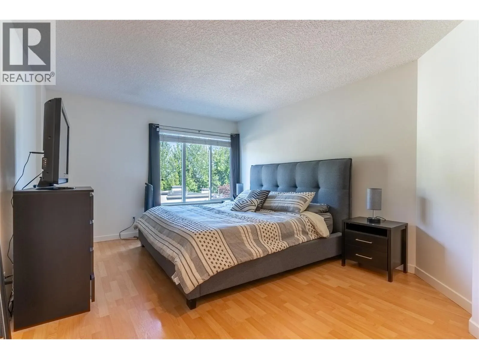 411 ABERDEEN Drive Unit# 18