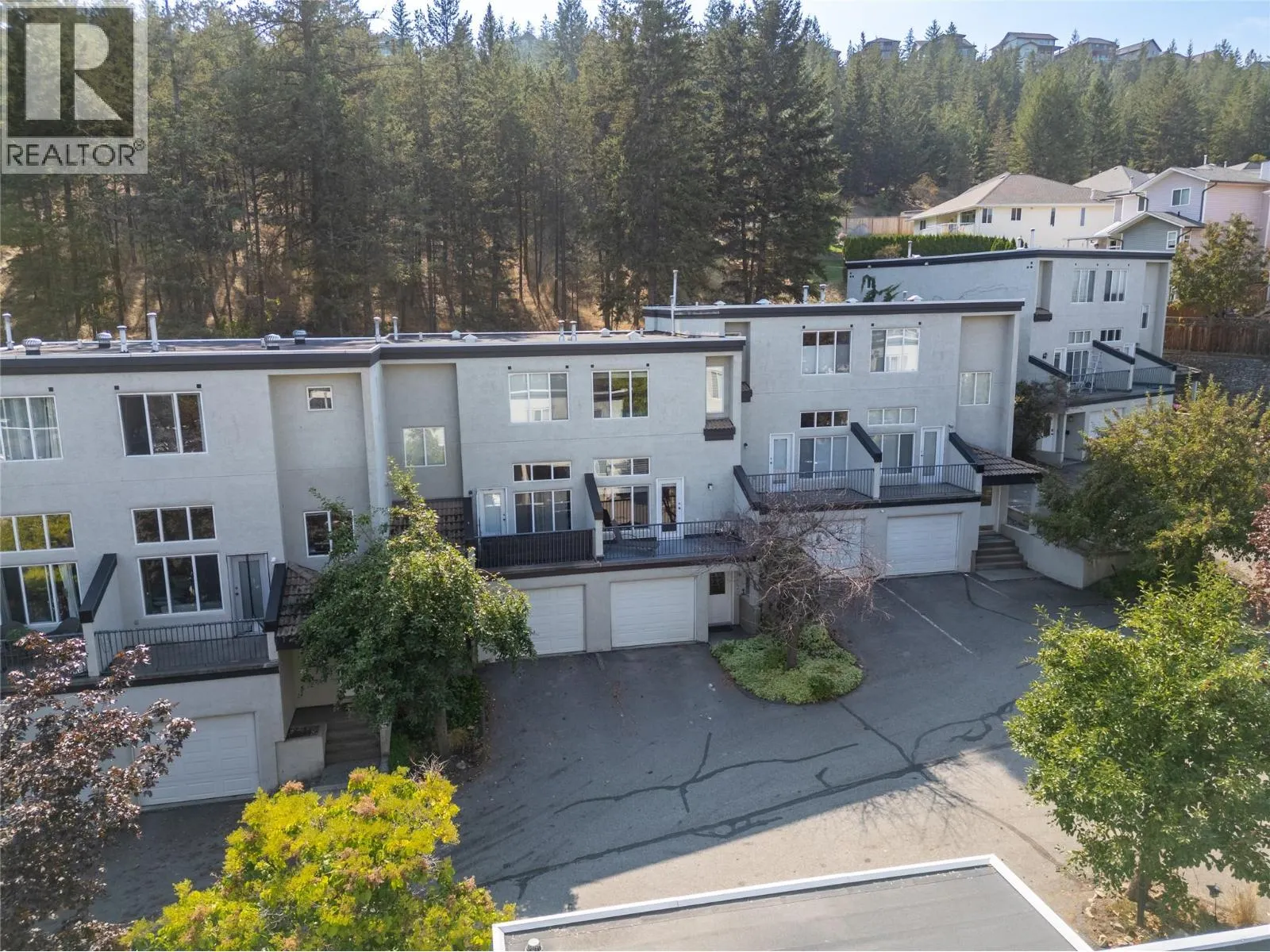 411 ABERDEEN Drive Unit# 18