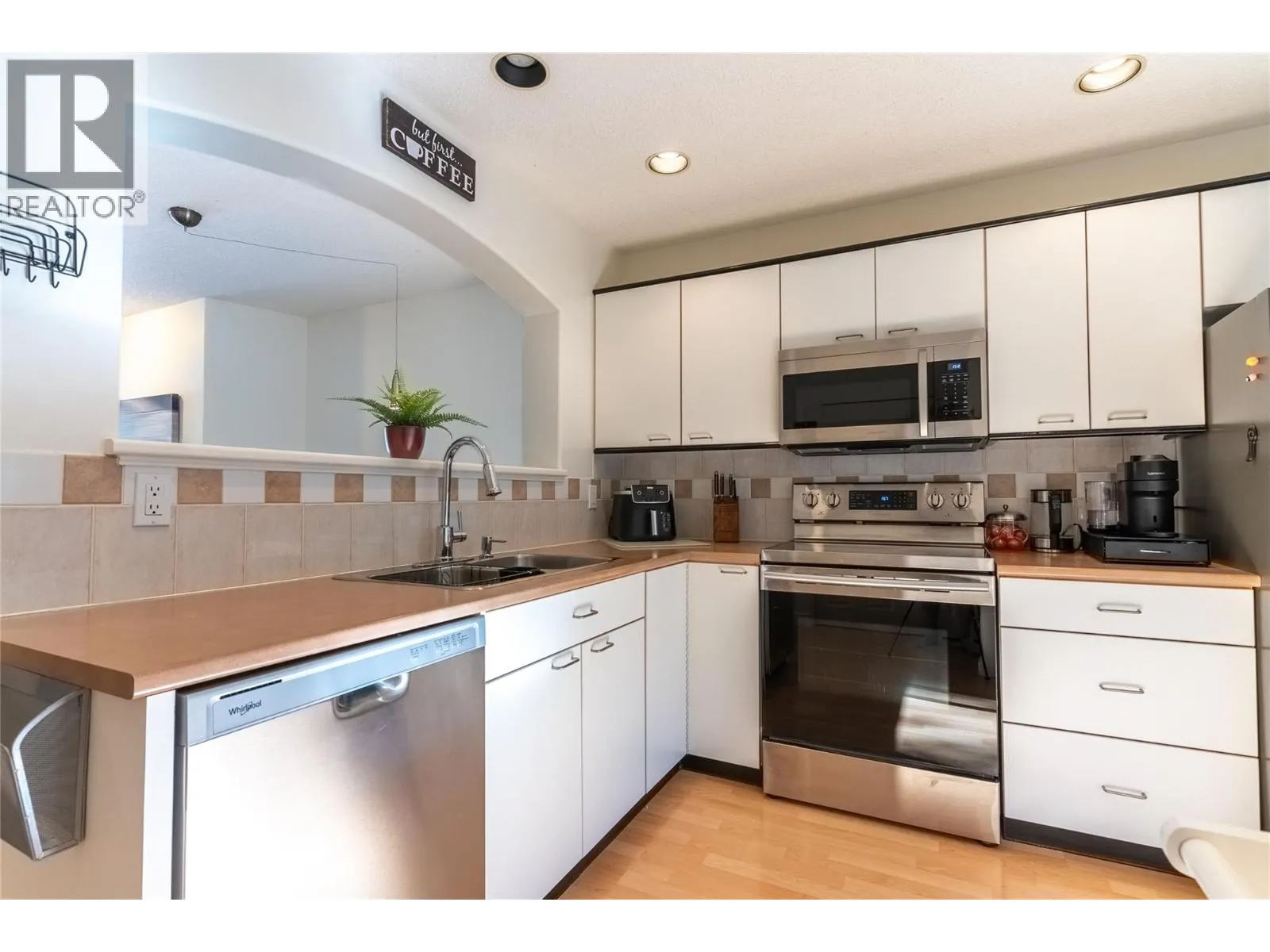 411 ABERDEEN Drive Unit# 18