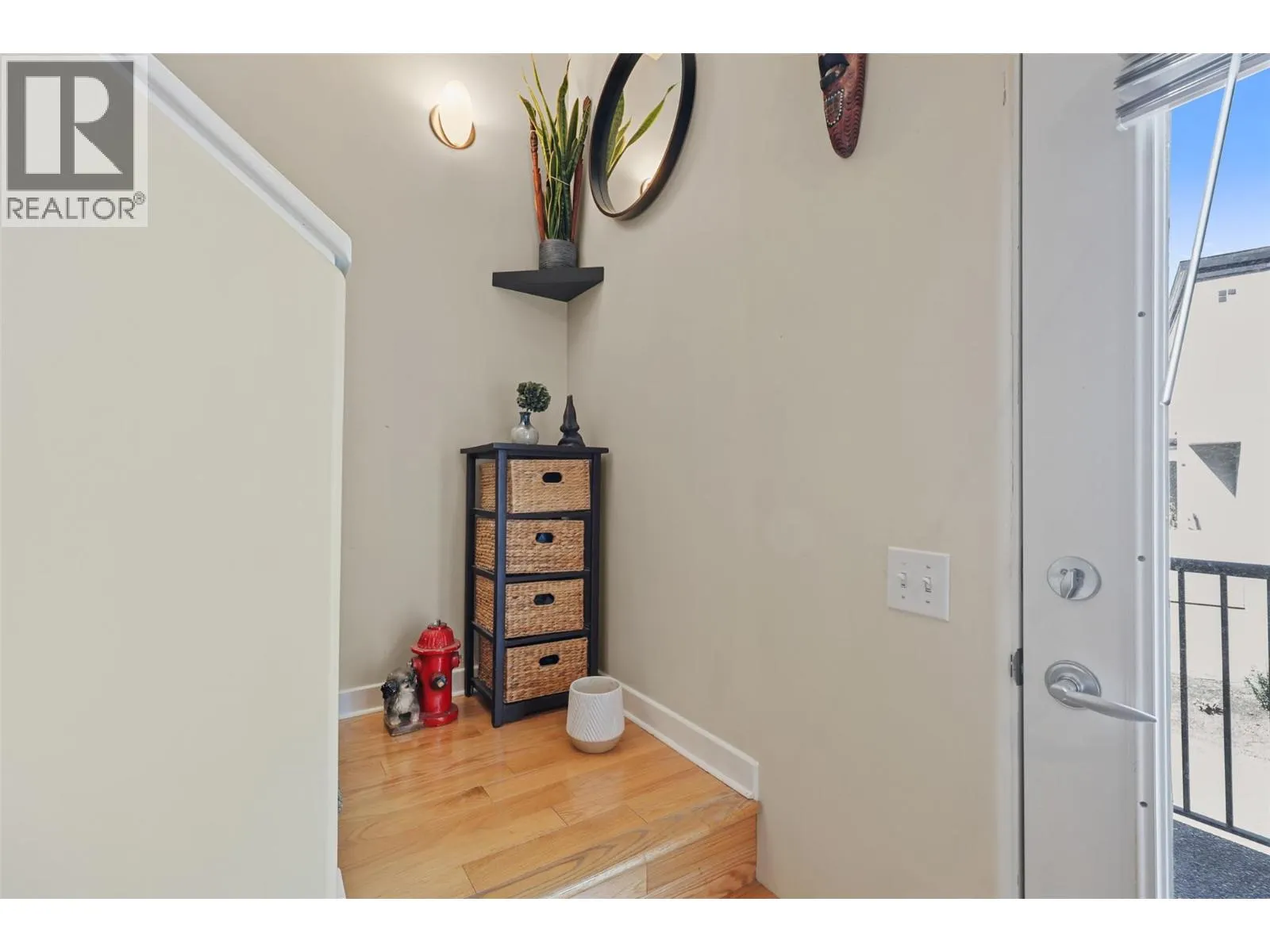 411 ABERDEEN Drive Unit# 25