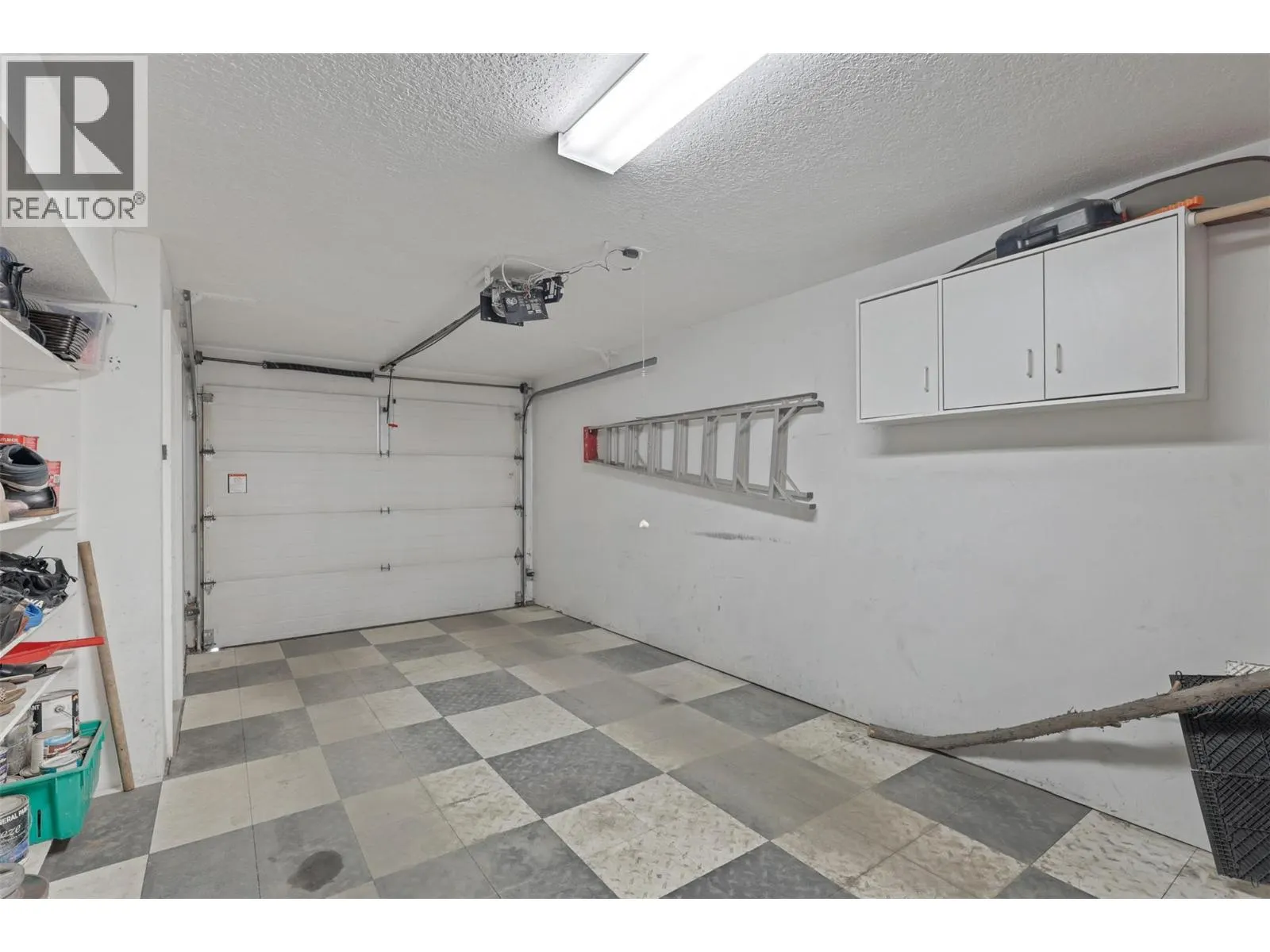 411 ABERDEEN Drive Unit# 25