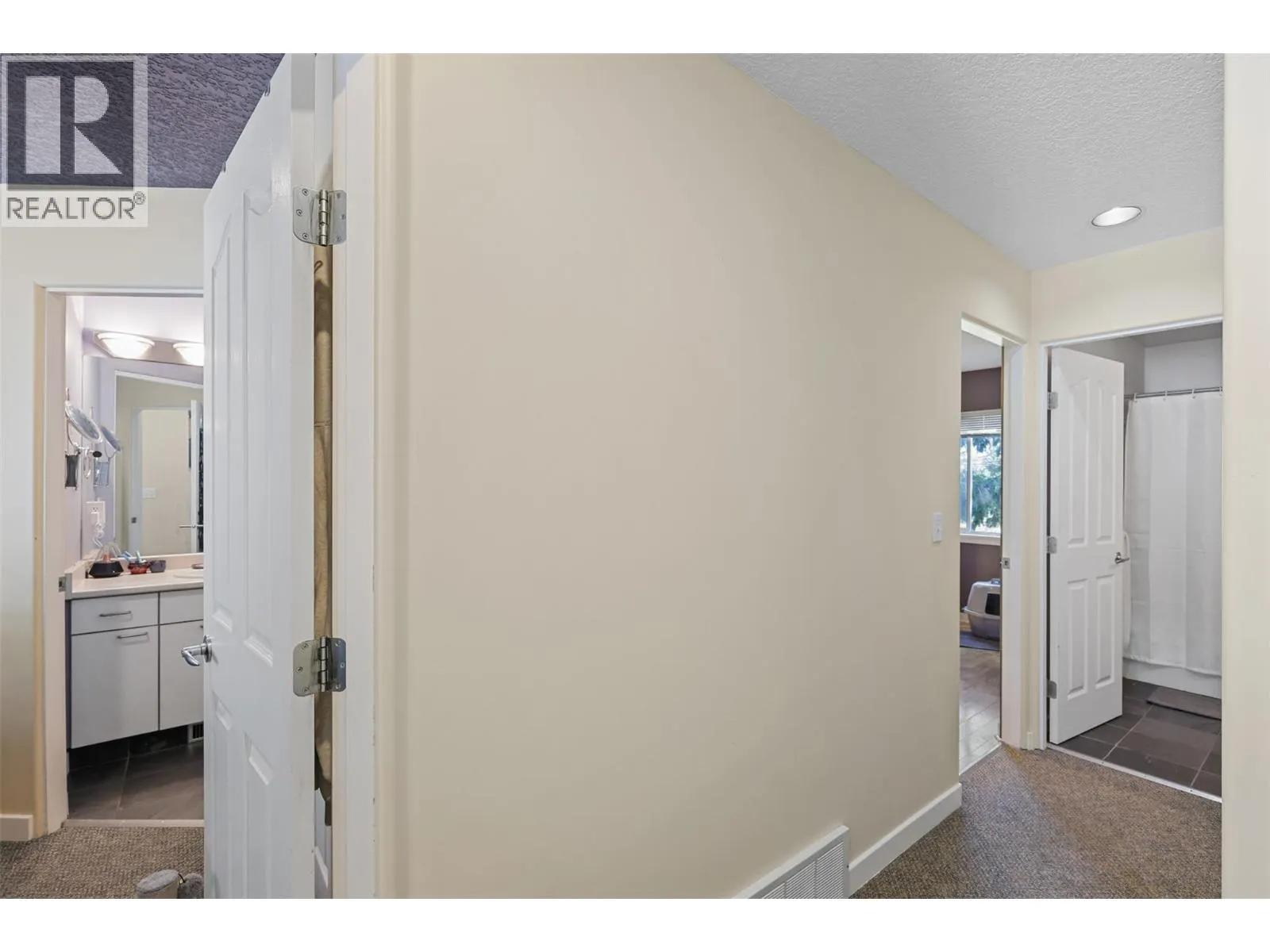 411 ABERDEEN Drive Unit# 25