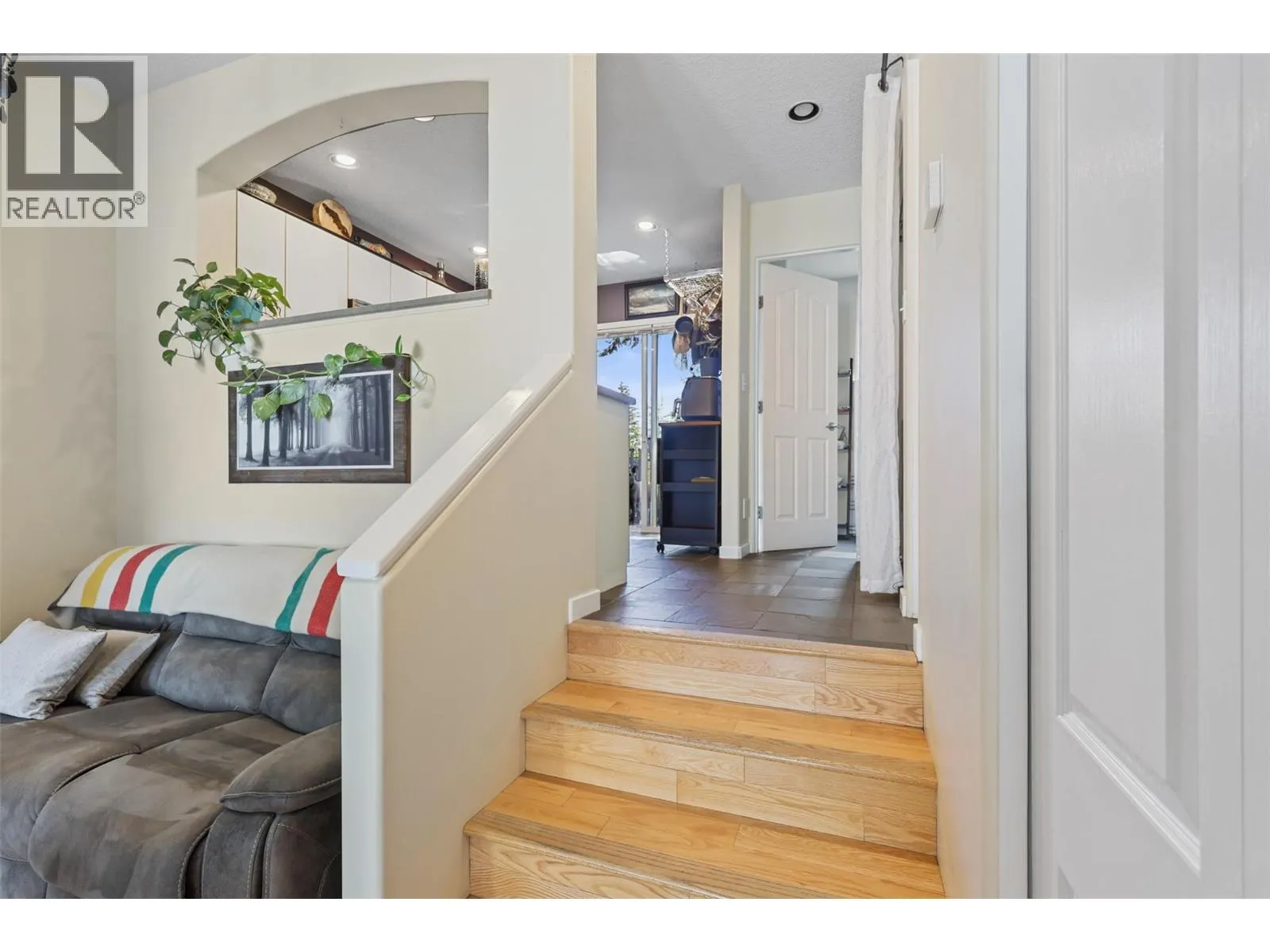411 ABERDEEN Drive Unit# 25
