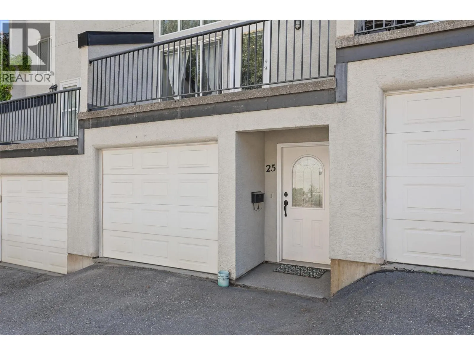 411 ABERDEEN Drive Unit# 25