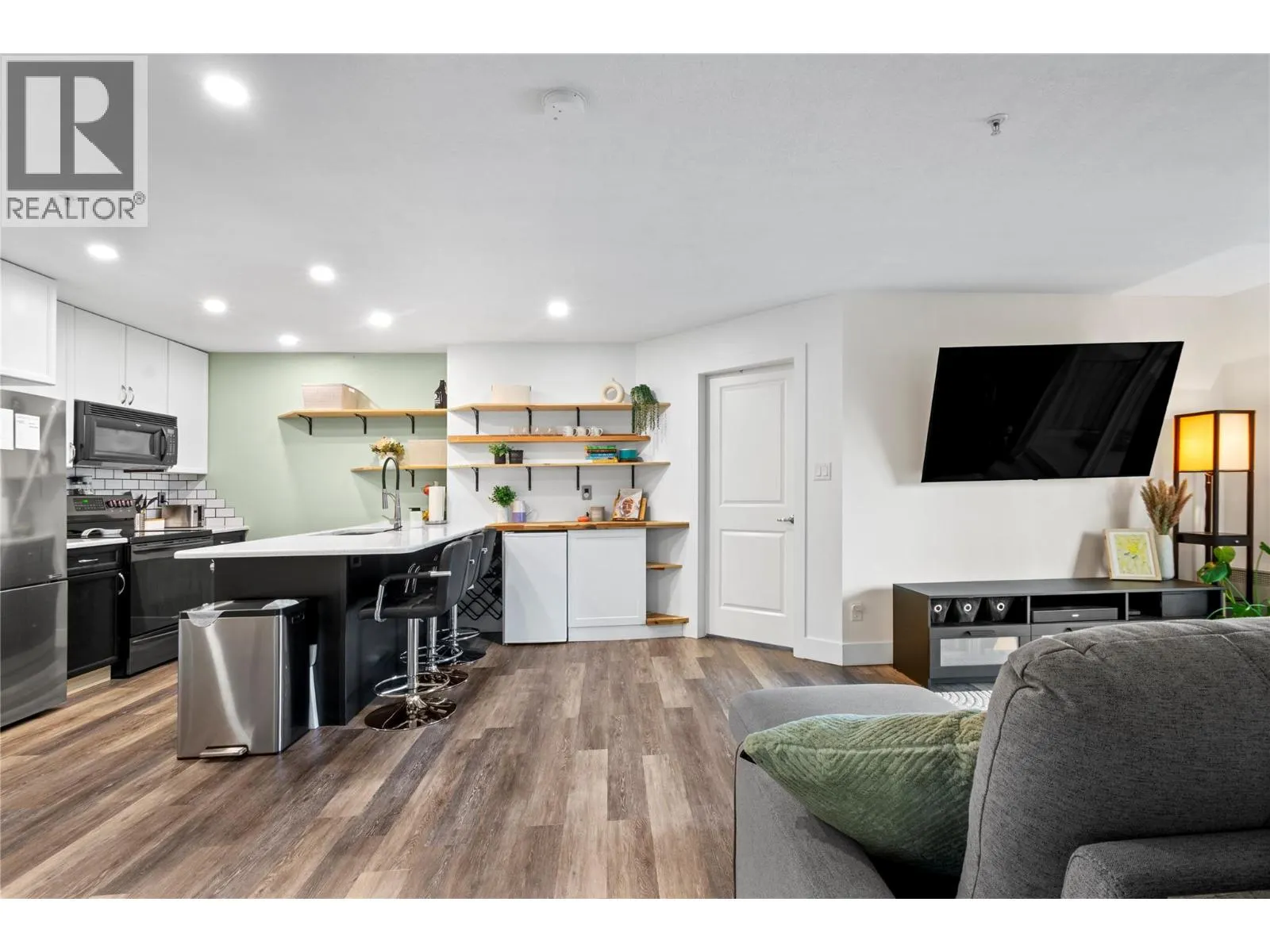 256 HASTINGS Avenue Unit# 309