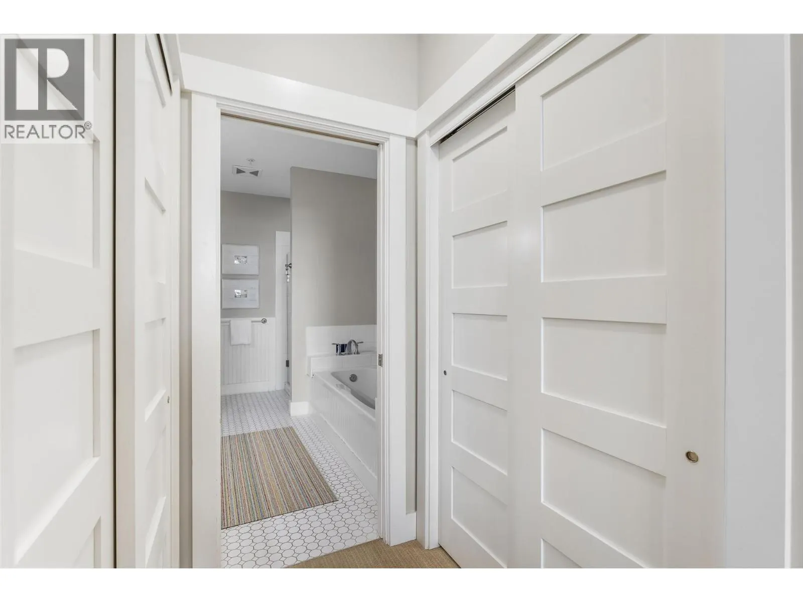 3880 Truswell Road Unit# 211