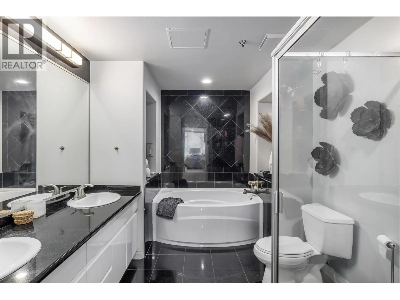 1152 Sunset Drive Unit# 1601