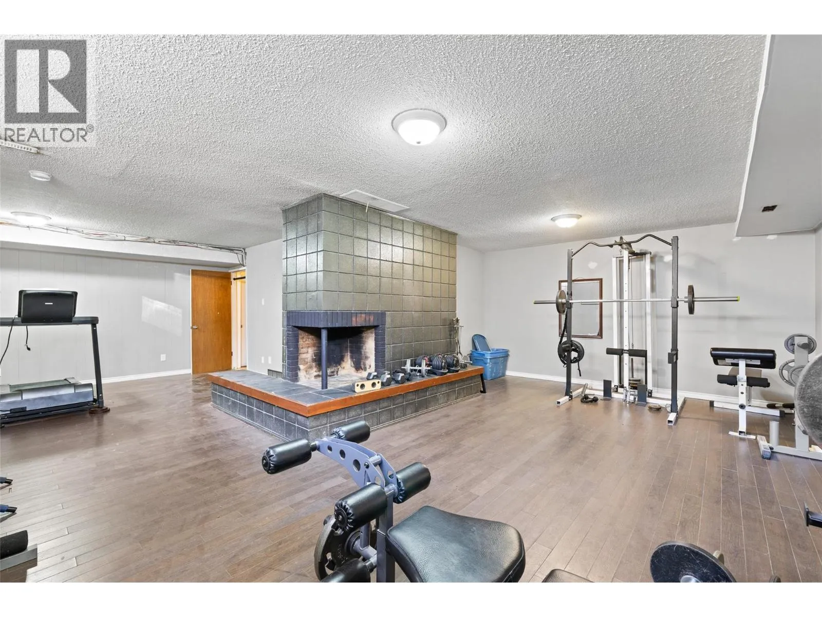 290 Leathead Road