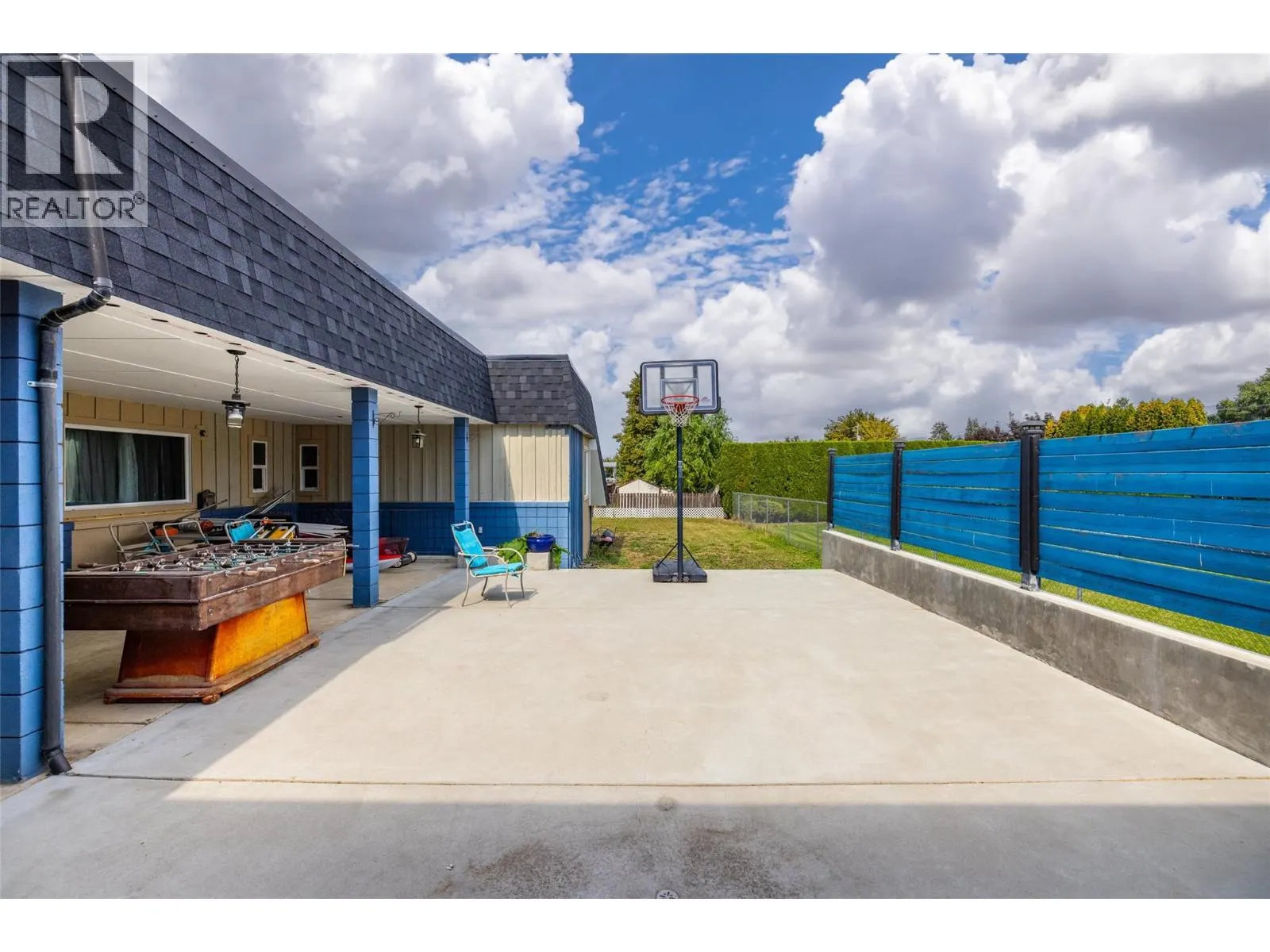290 Leathead Road