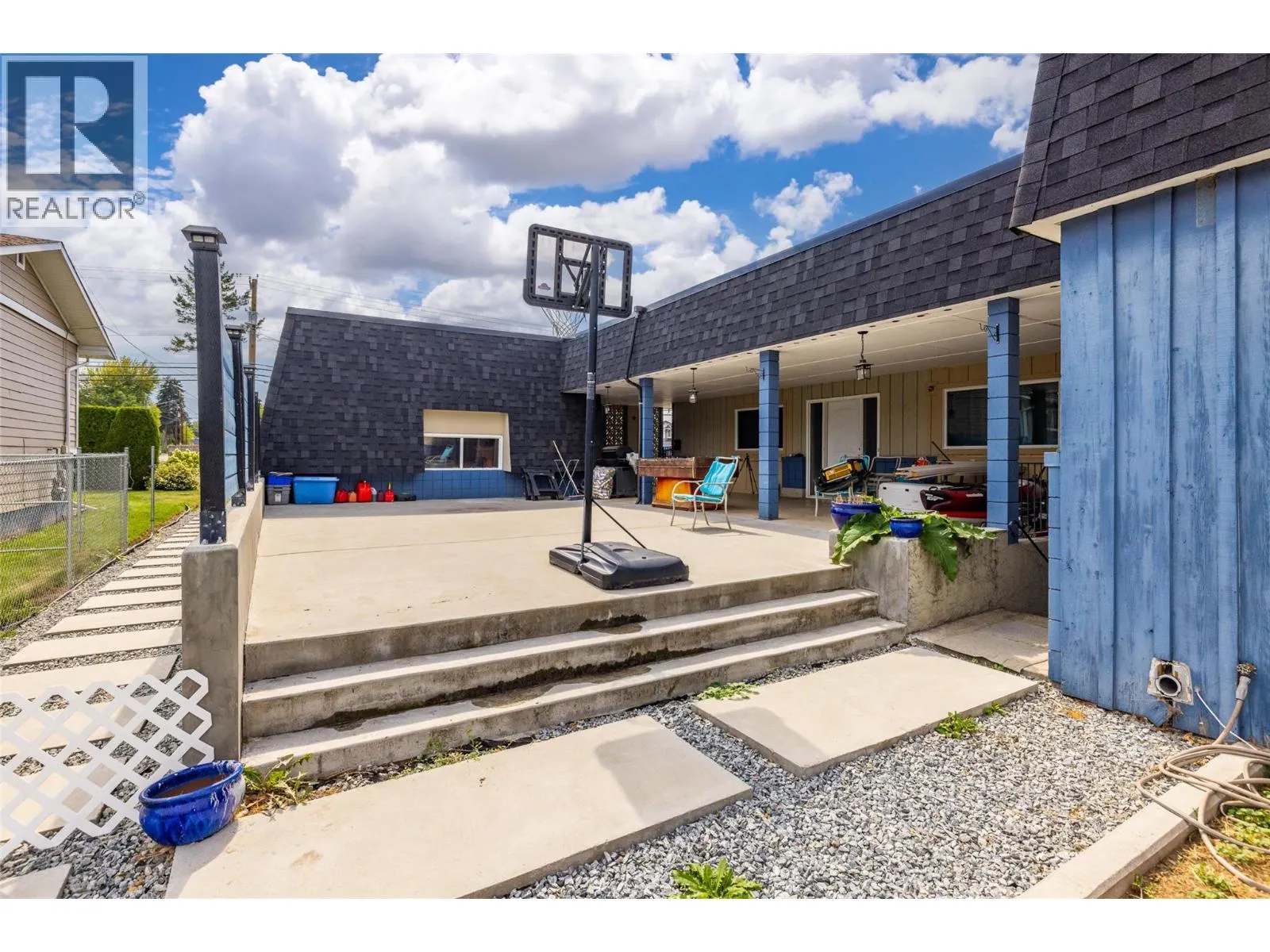 290 Leathead Road