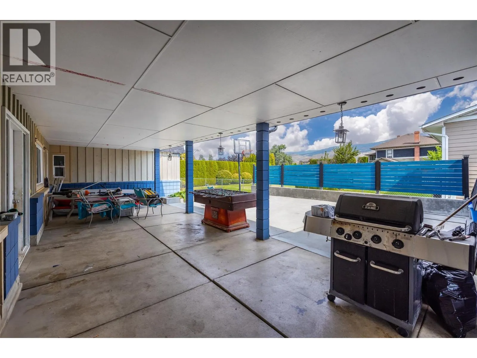 290 Leathead Road