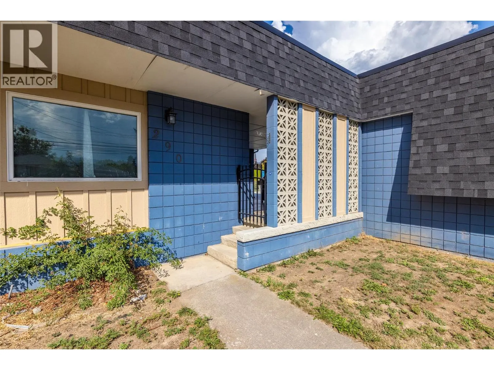 290 Leathead Road