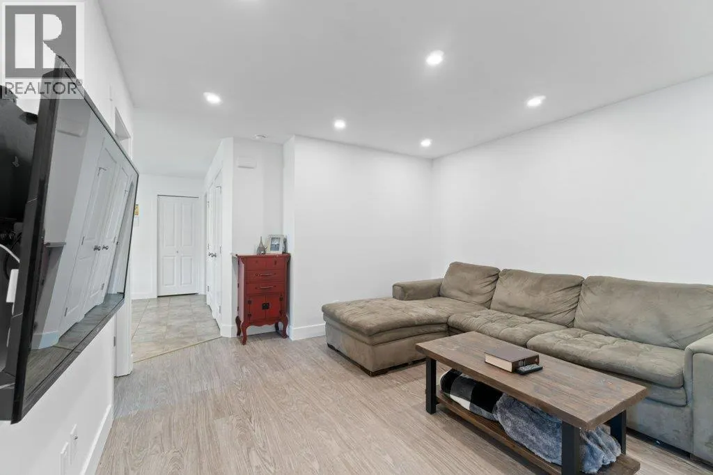 1449 1 Avenue NE Unit# 102