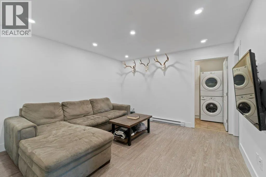 1449 1 Avenue NE Unit# 102