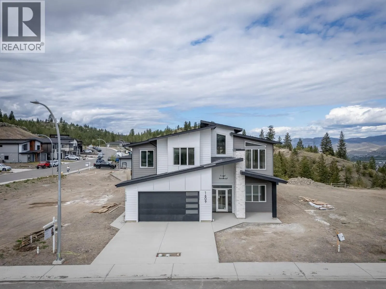 1609 Cordonier Place