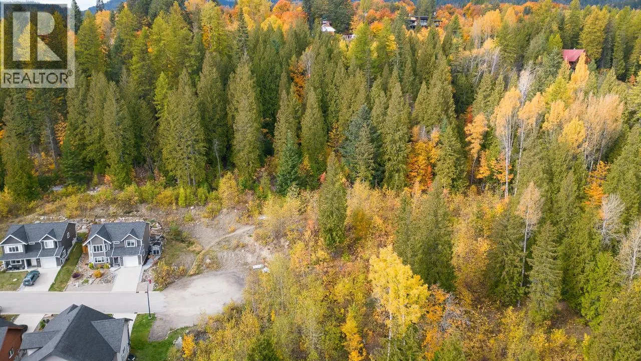 2812 CEDAR Crescent