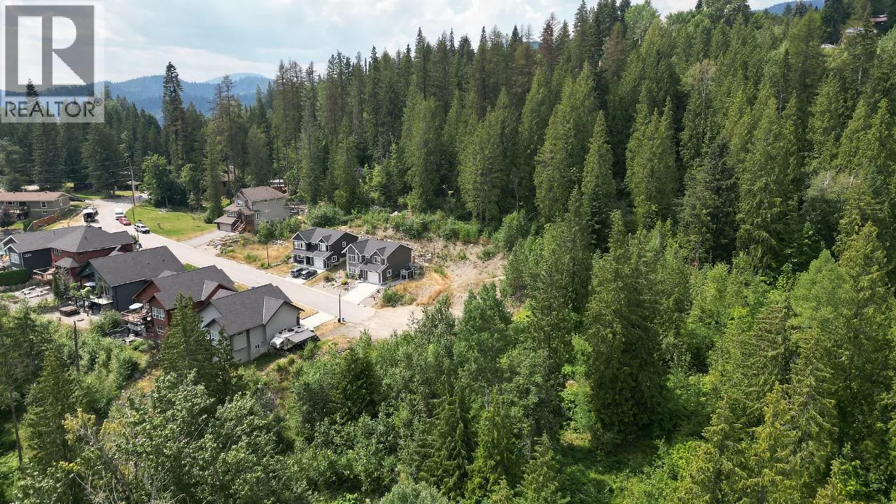 2812 CEDAR Crescent