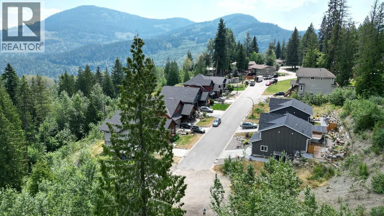 2812 CEDAR Crescent