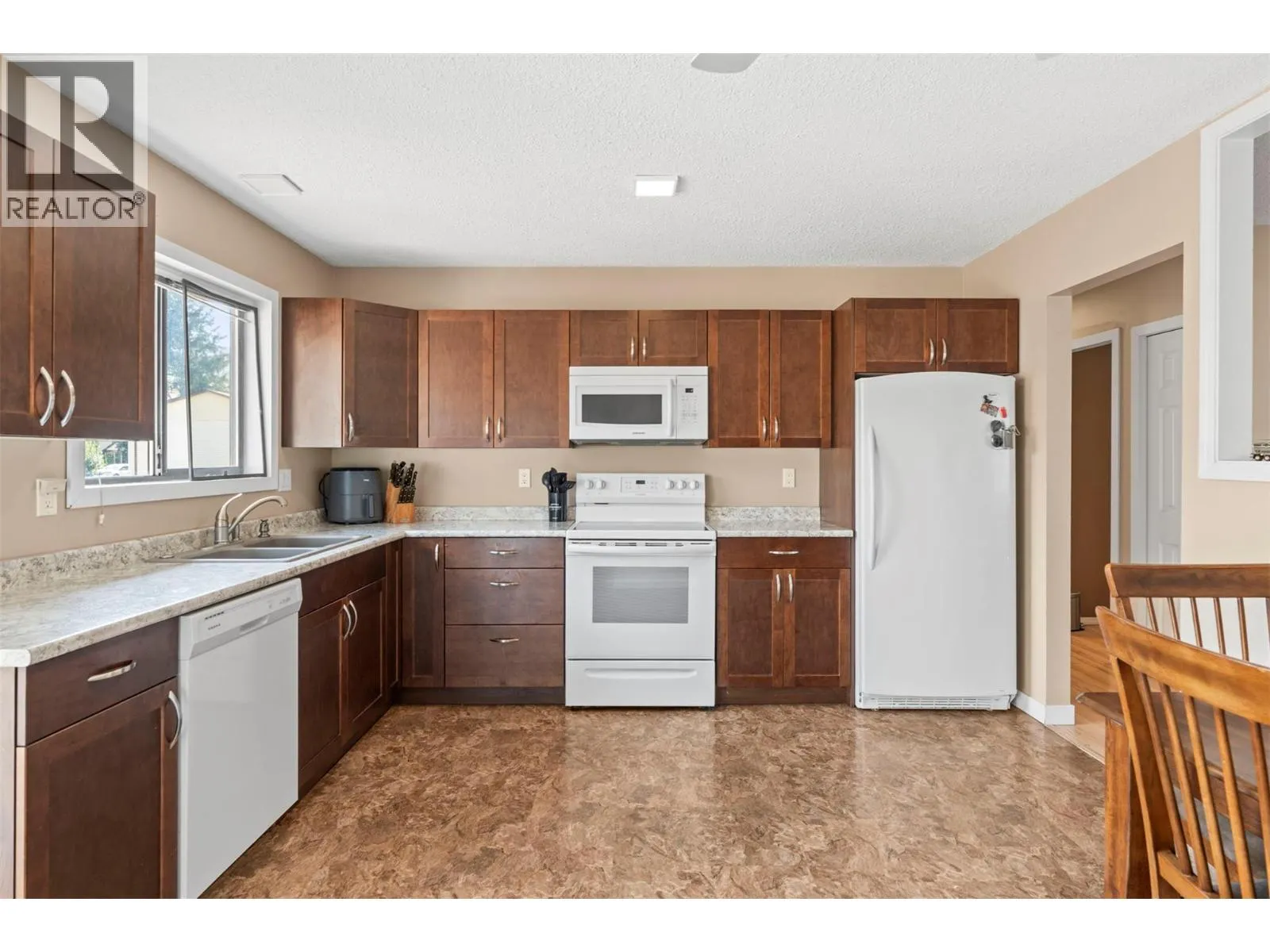 5609 Willow Place