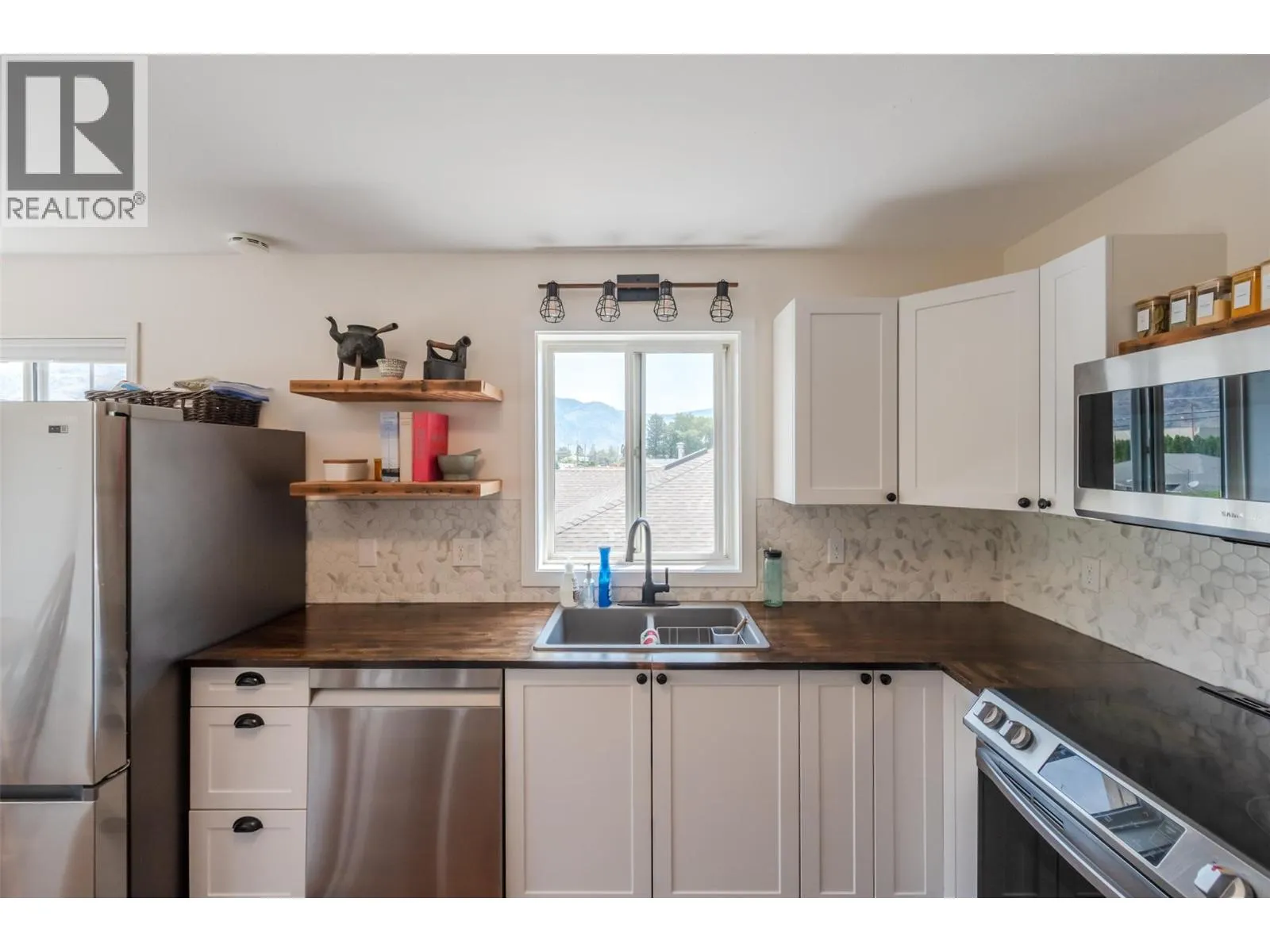 523 10th Avenue Unit# 2