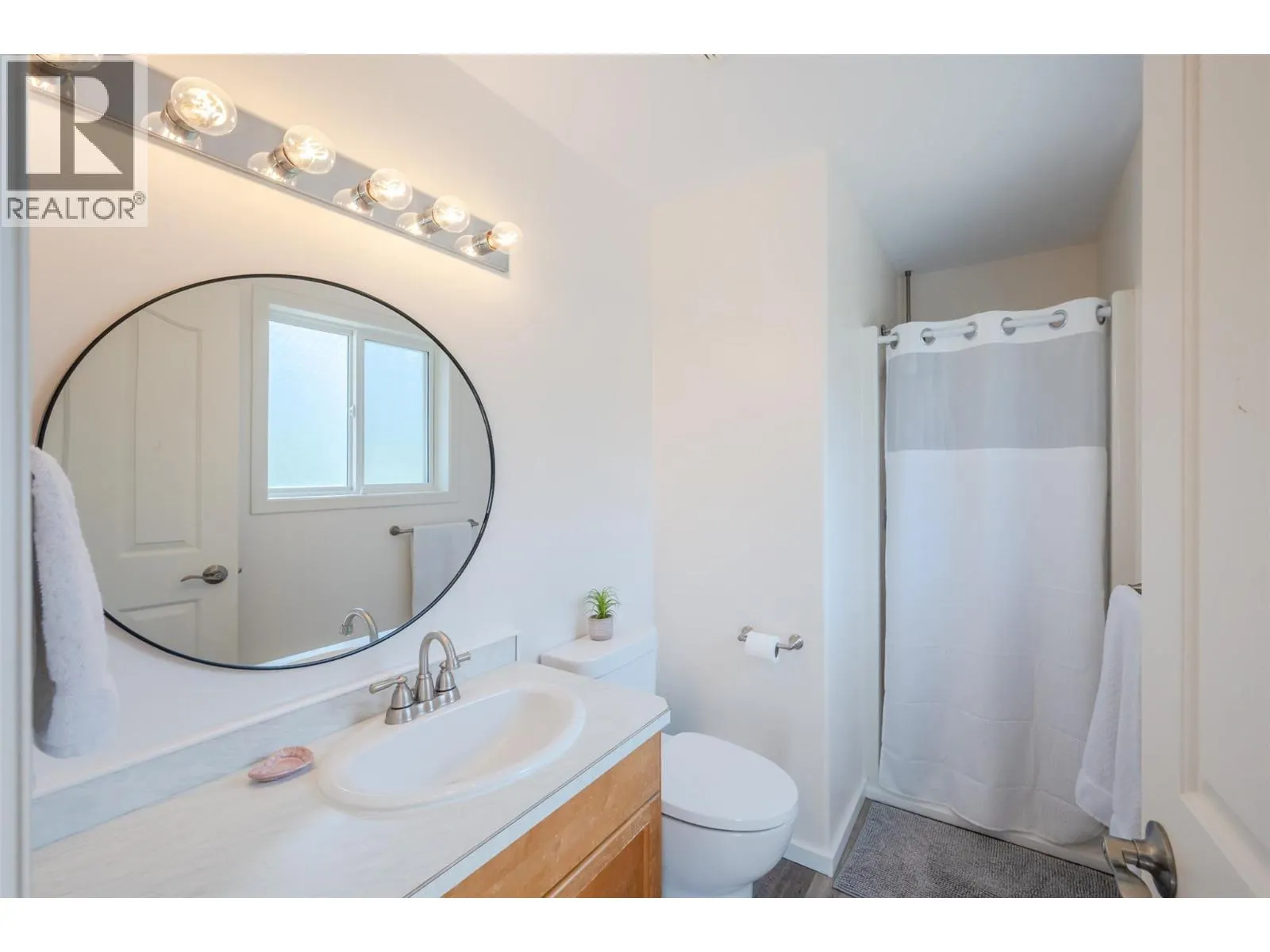 523 10th Avenue Unit# 2