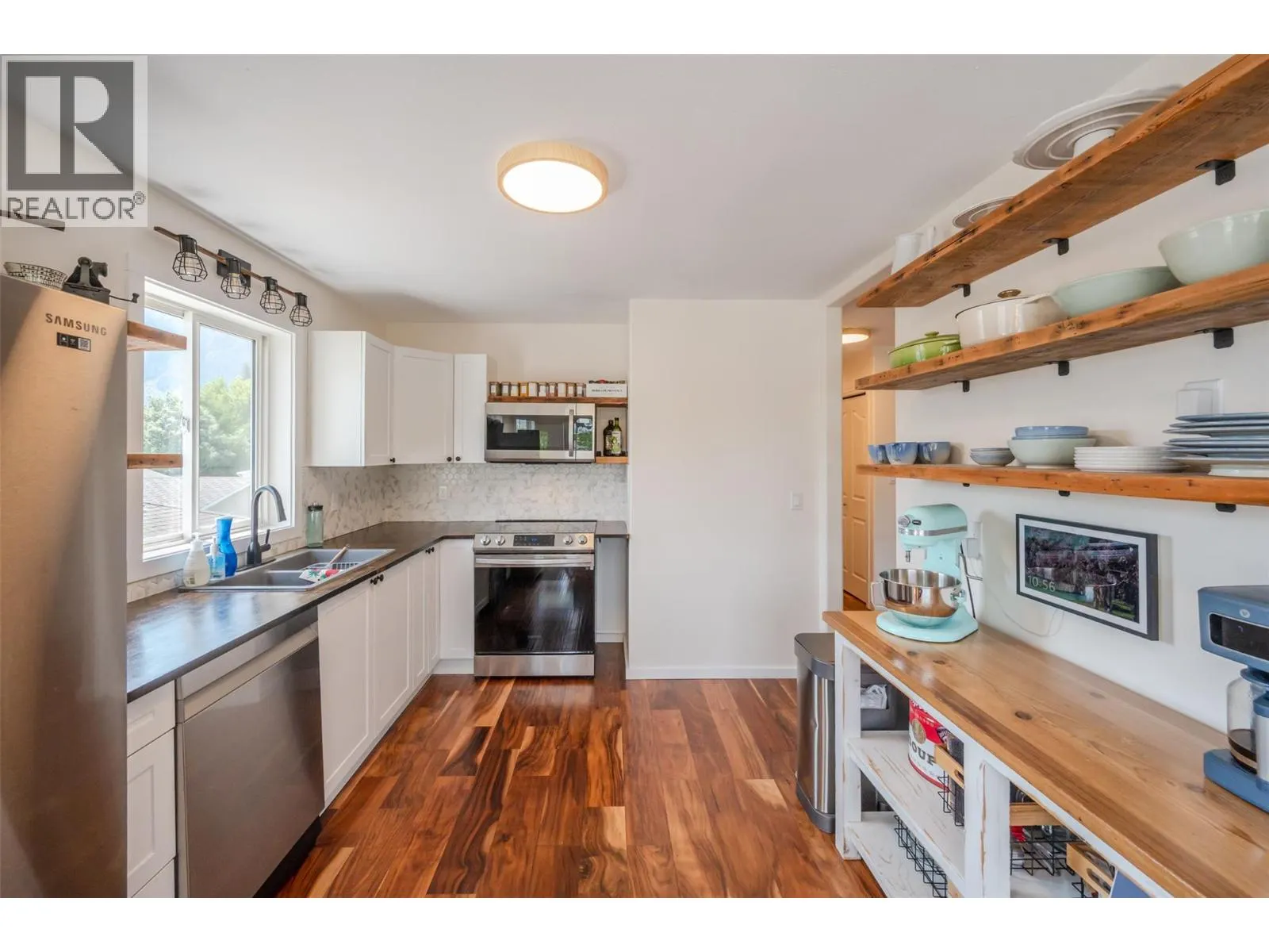 523 10th Avenue Unit# 2