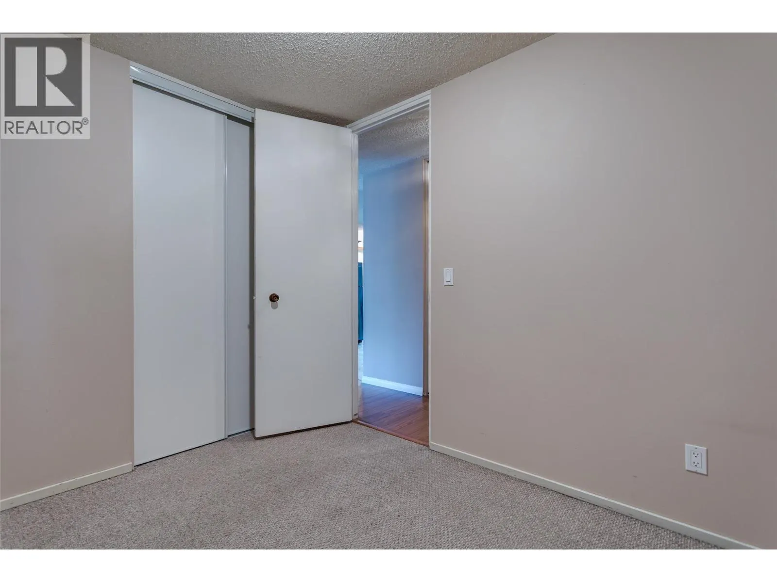 450 Hollywood Road S