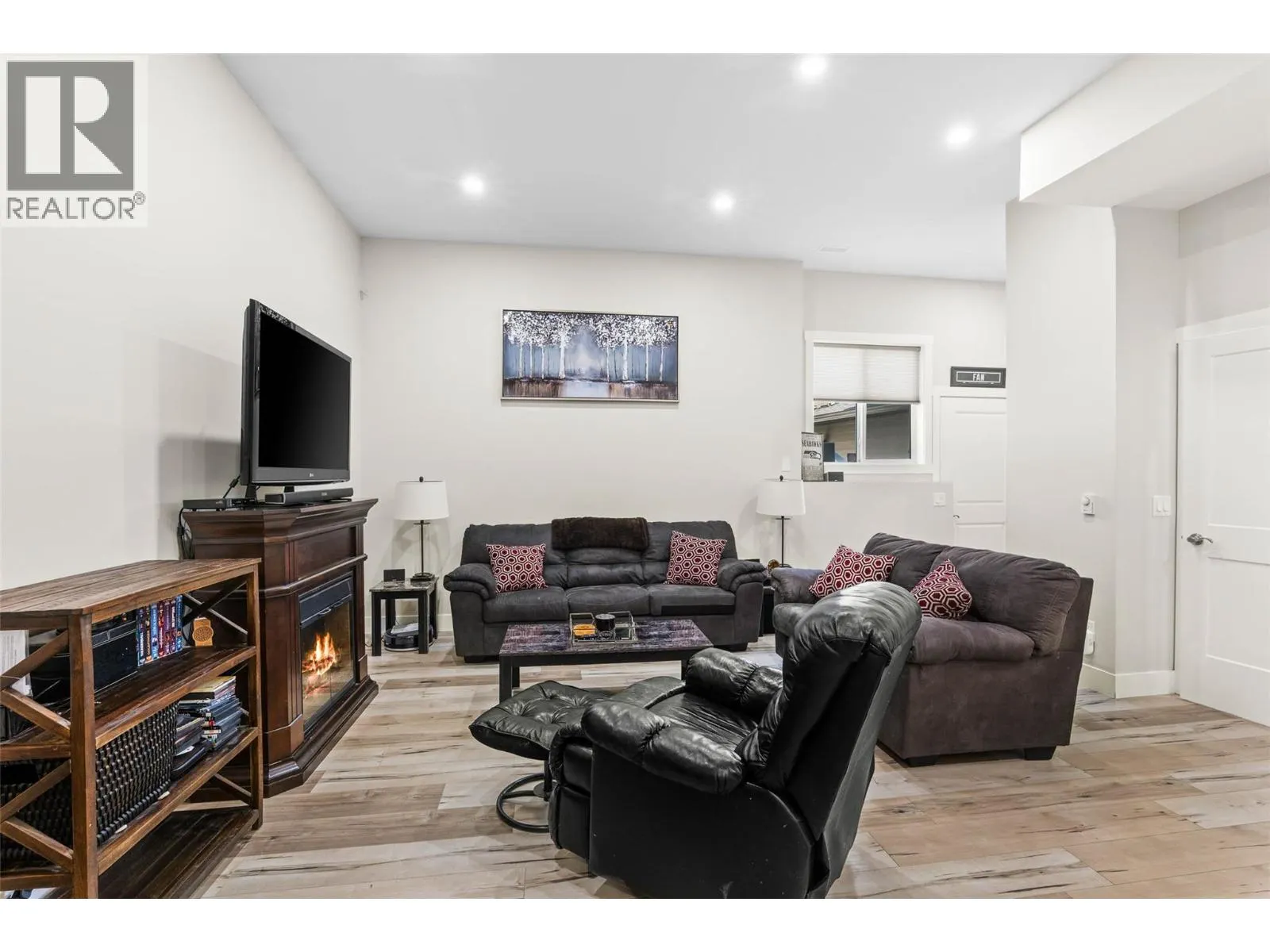 2185 Linfield Drive