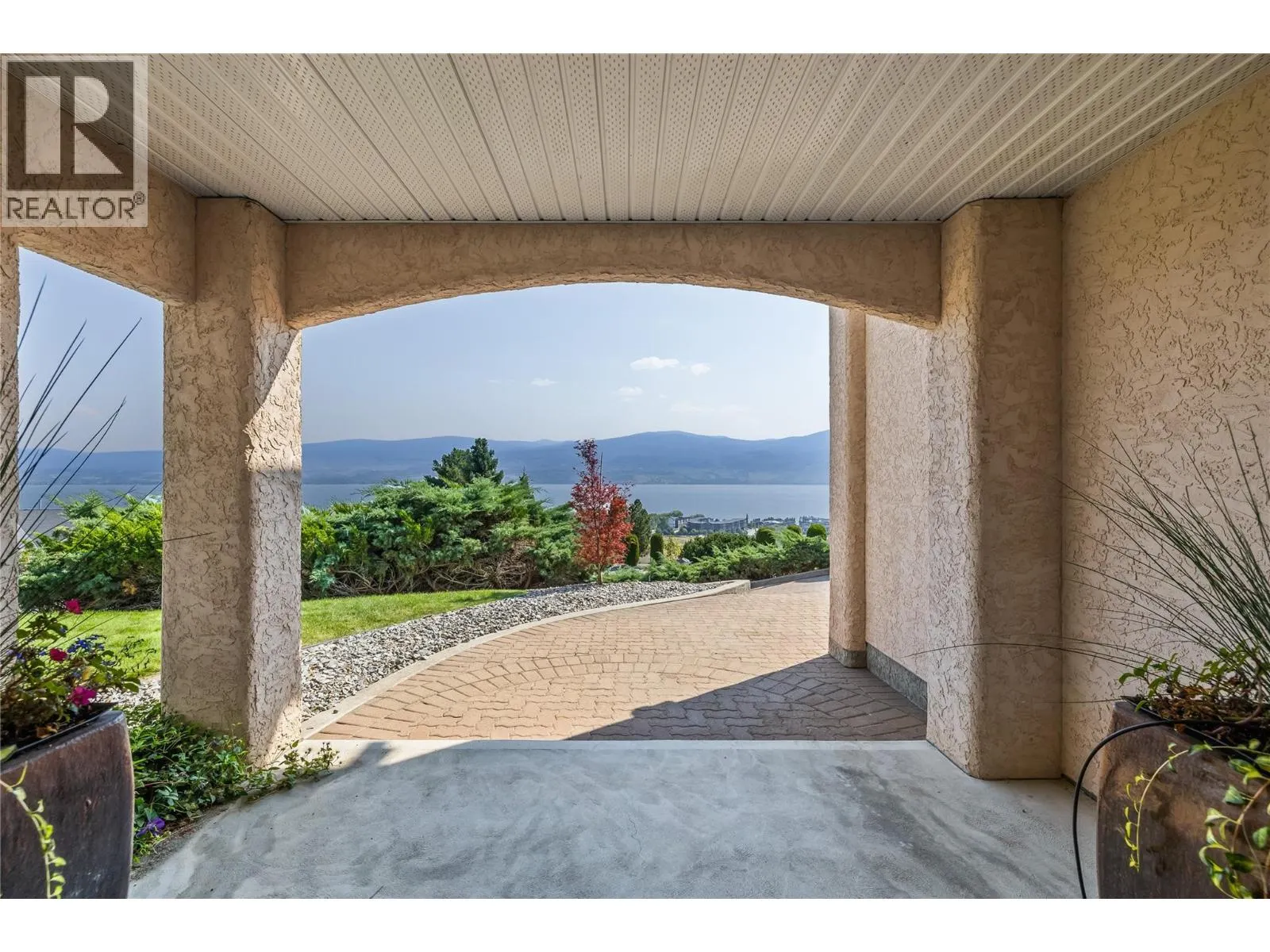 1546 Golden View Drive